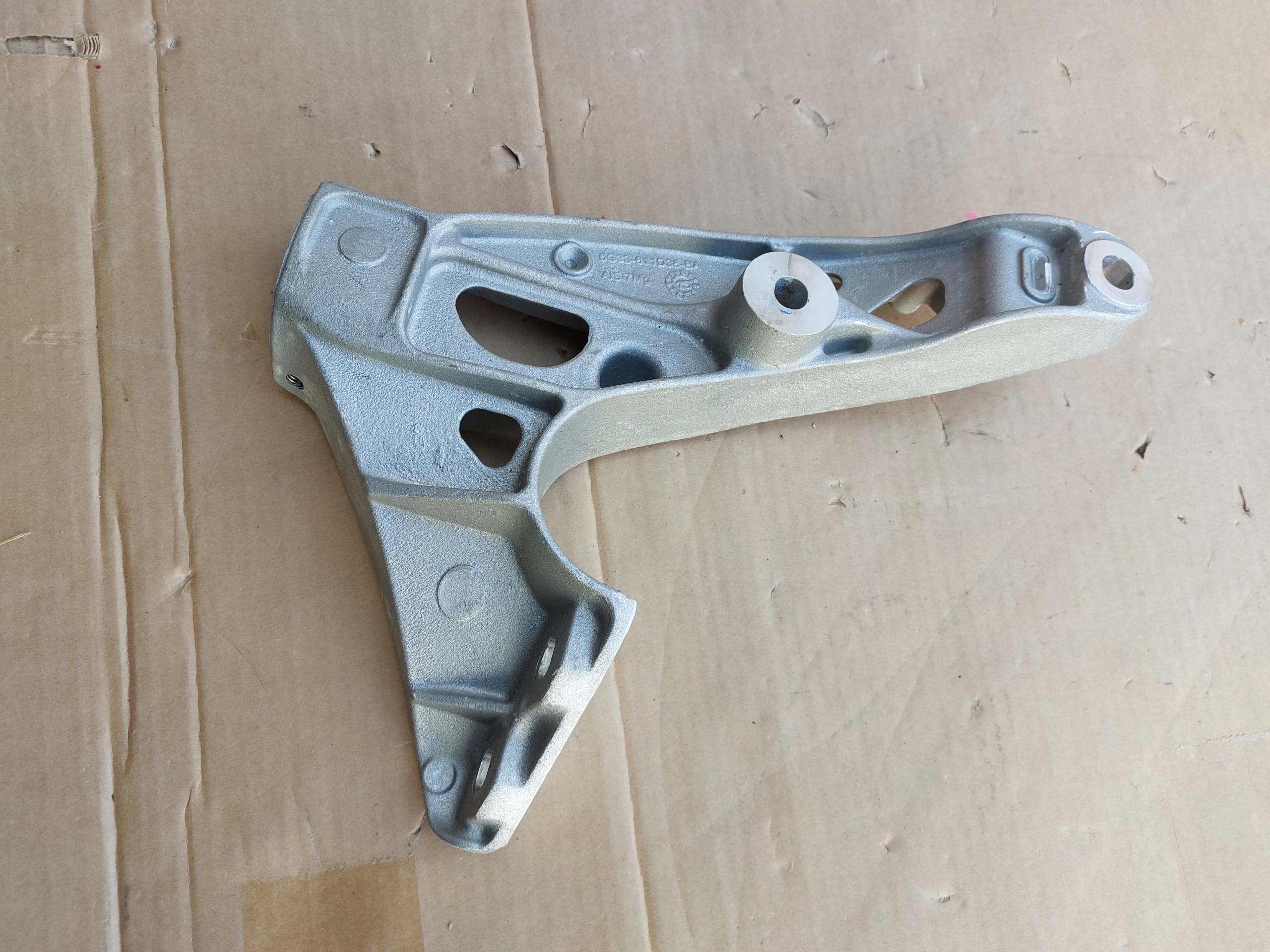 console supports right ASTON MARTIN VANTAGE 16r 6G33-611D38-BA