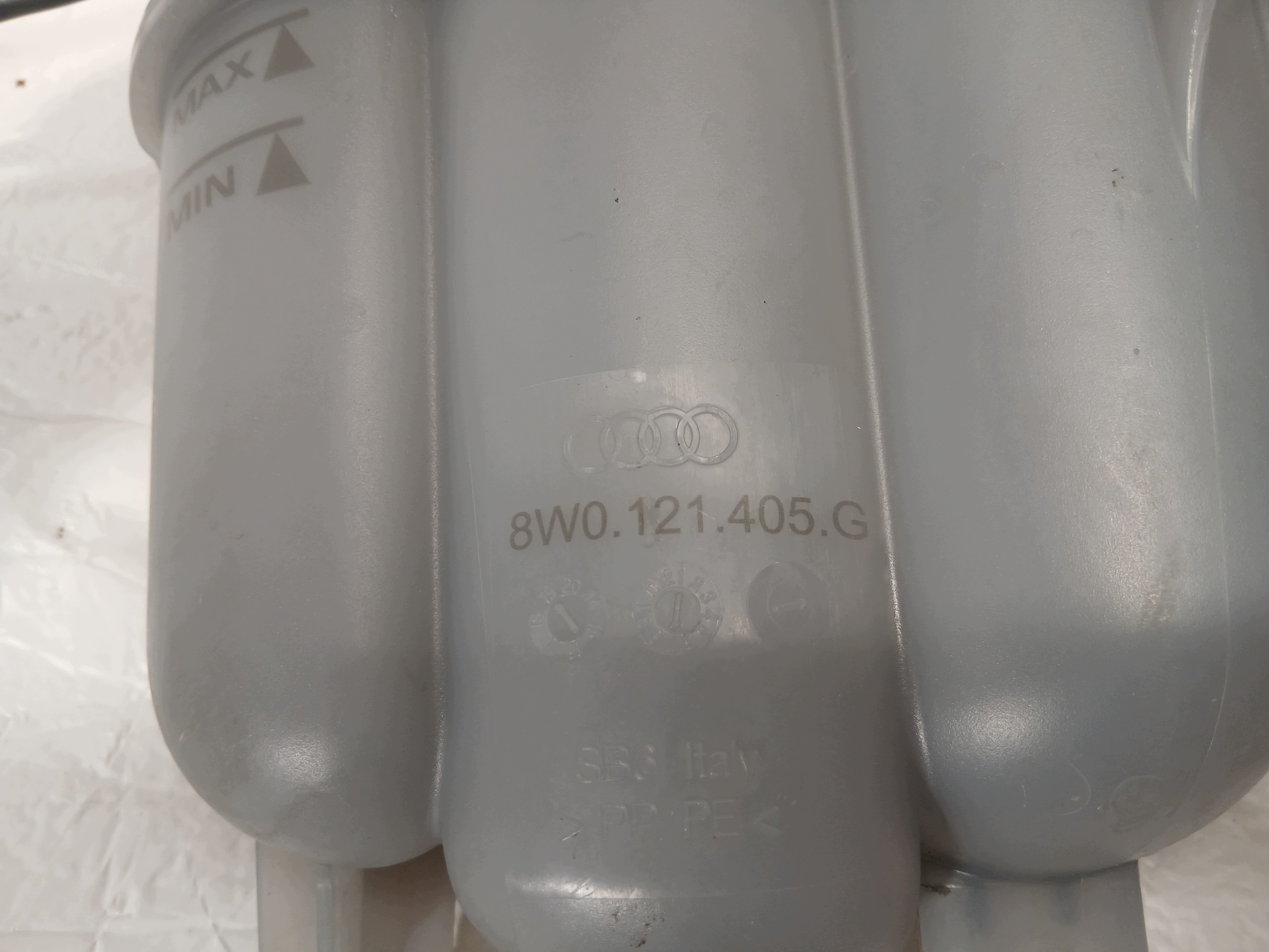 AUDI A4 B9 LIFT ekspanziona posuda 8W0121405G
