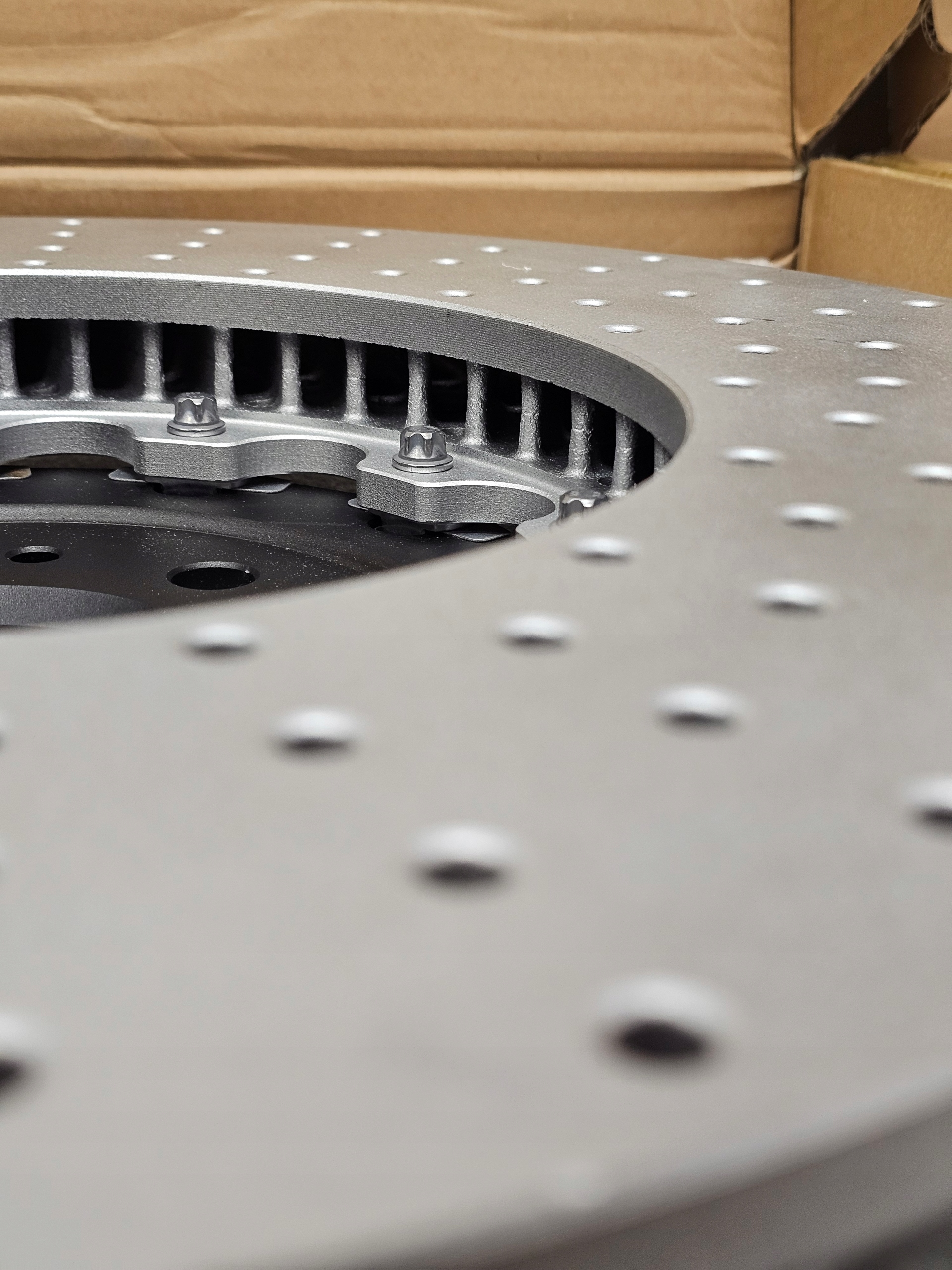 Konwersja CERAMIKA -> STAL Komplet Tarcze Klocki Ferrari Roma - galeria