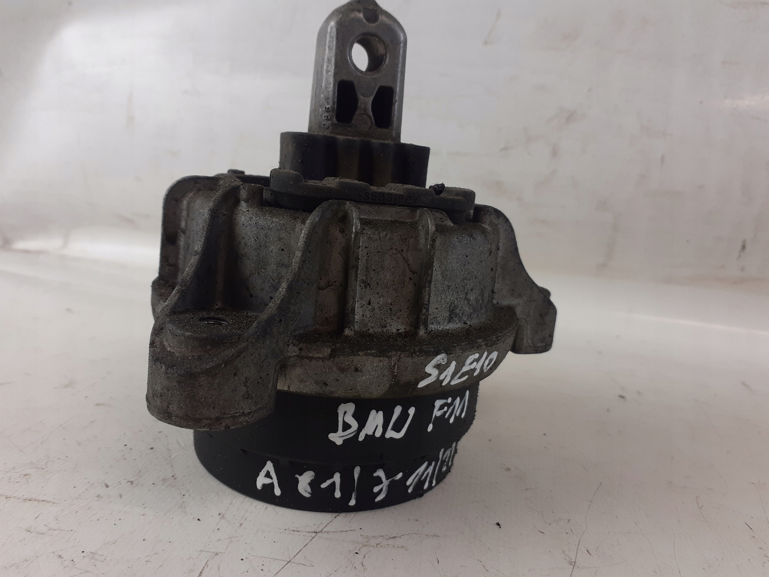 BMW F11 airbag engine mount