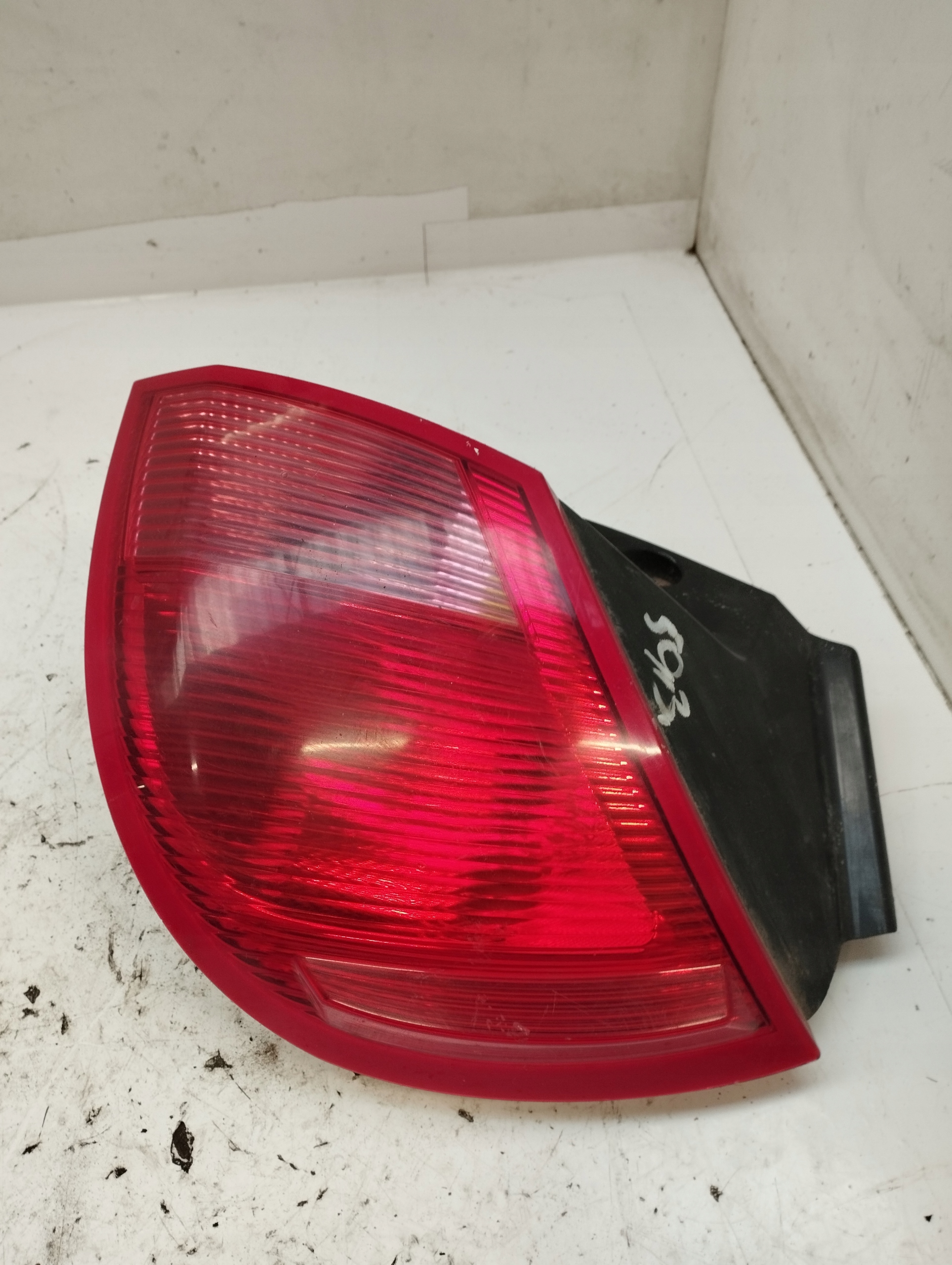 фонарь правый mitsubishi Colt Z30 2004-2012 MR957366 оригинал