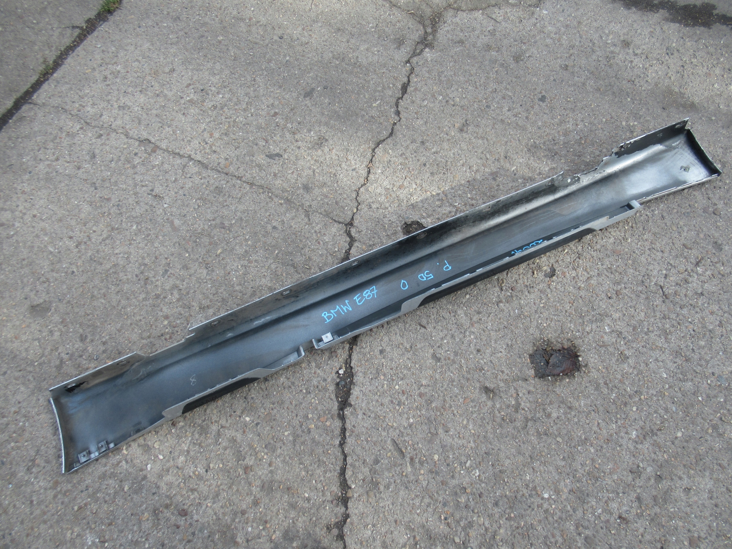 BMW E87 - moulding threshold right 7147402