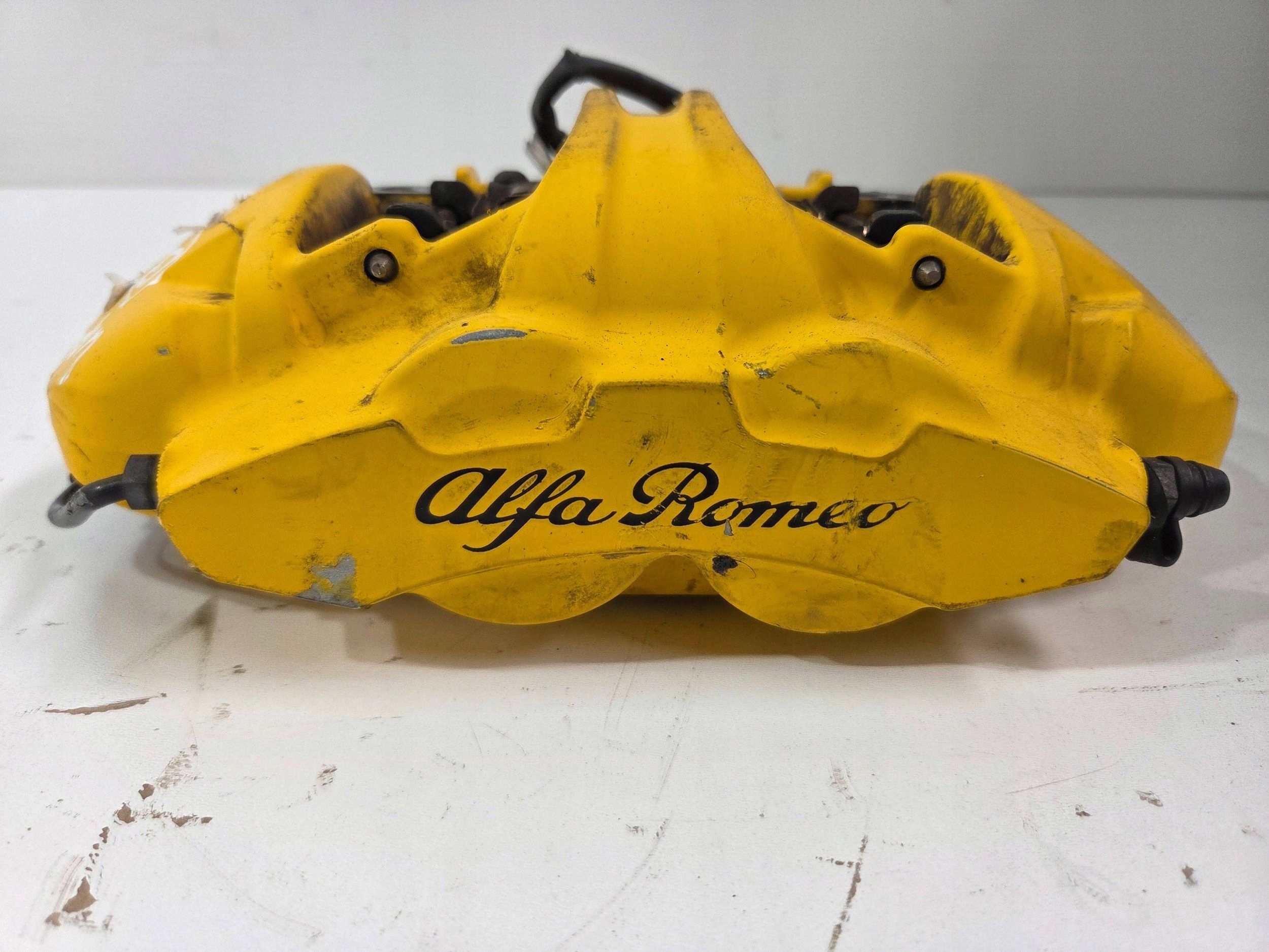 Alfa Romeo Stelvio Q4 / 2,0T caliper brake front right 20C29808 (B669)