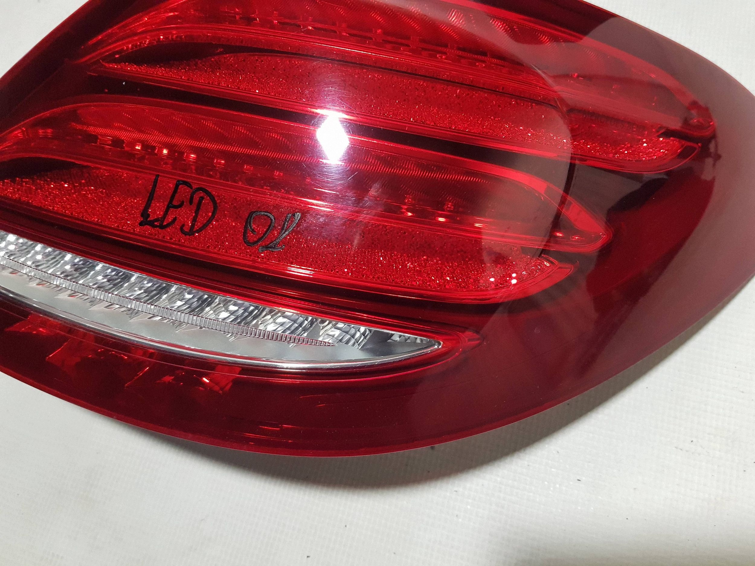 light rear rear part side right Mercedes E W213 sedan 2139068000