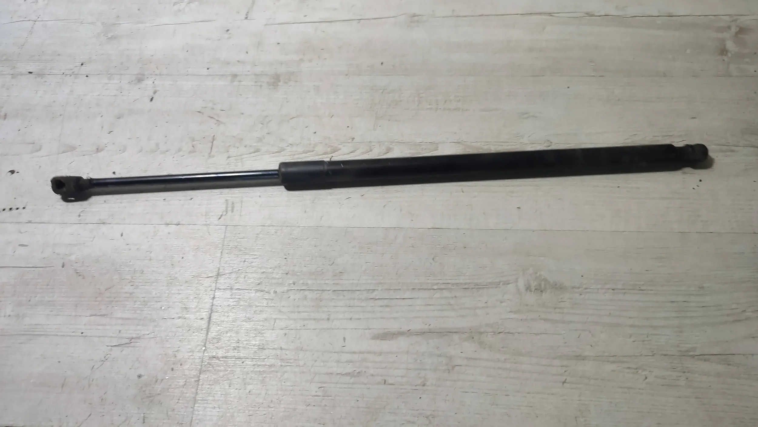 Jeep Cherokee KL 15r. 2.0d damper windows bonnet rear part