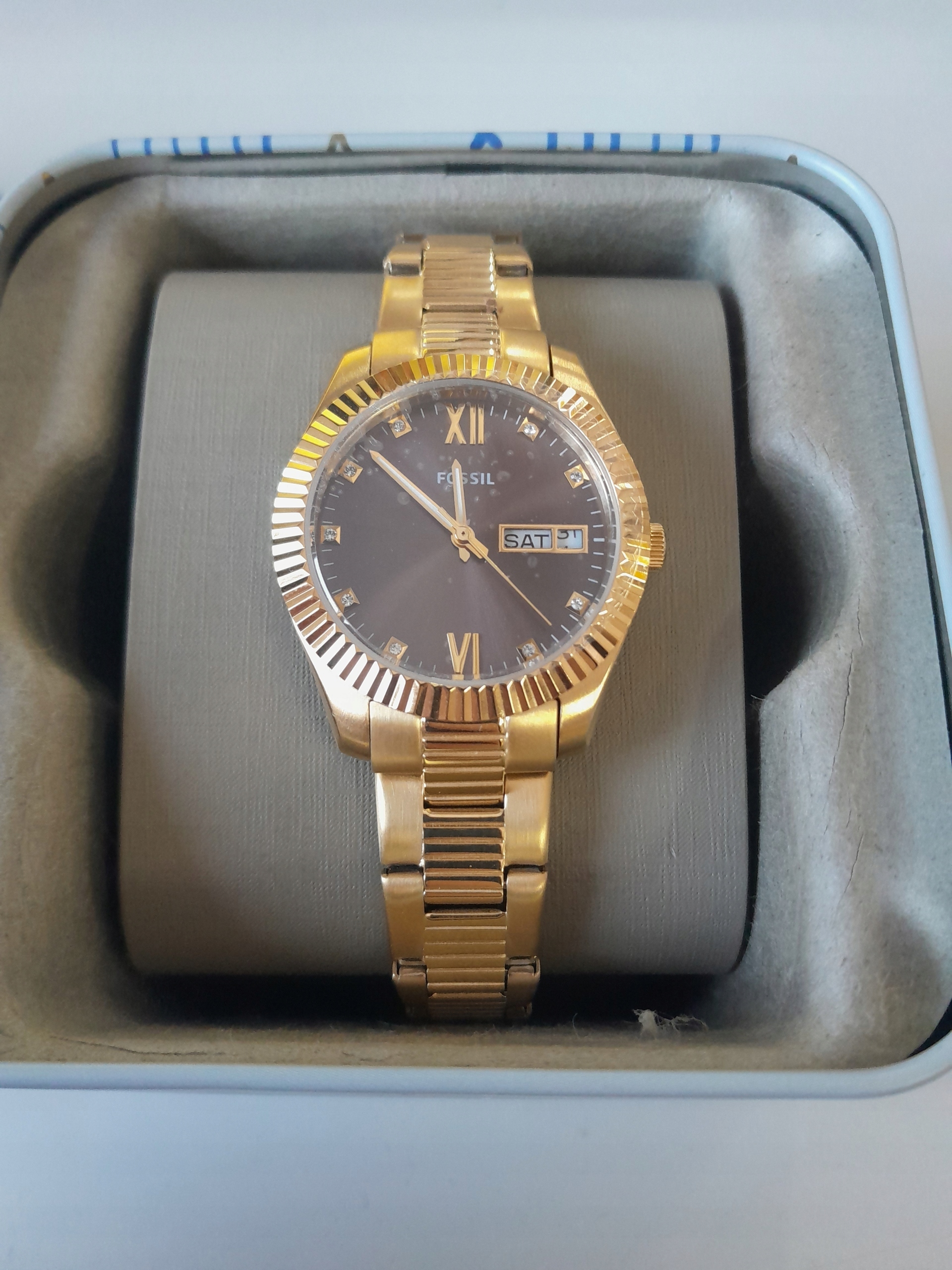 Zlaté hodinky s černým ciferníkem fossil ES5206 fossil Scarlete Day-Date
