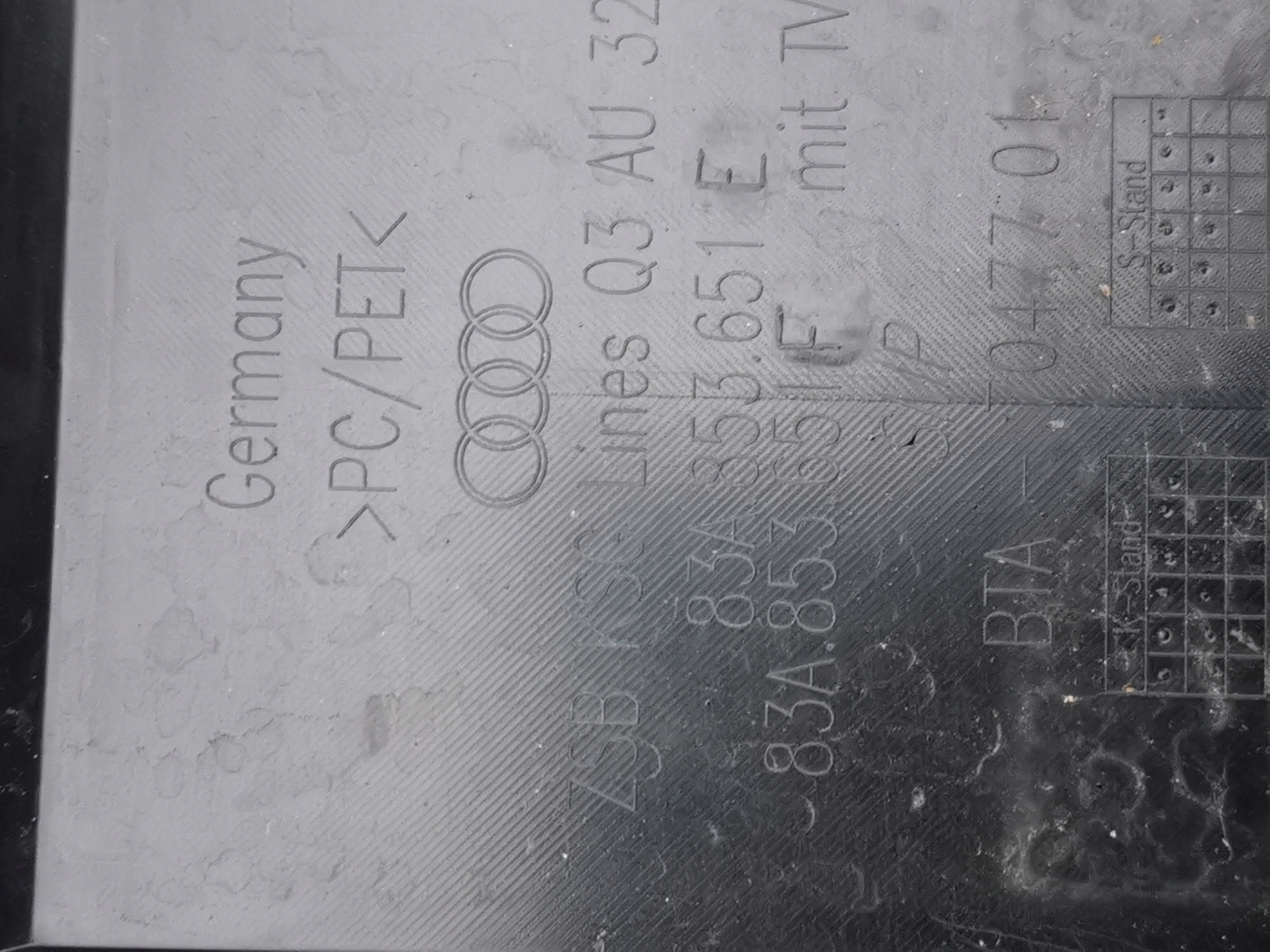 решетка радиатора Q3 II 83A s-line 83A853651E