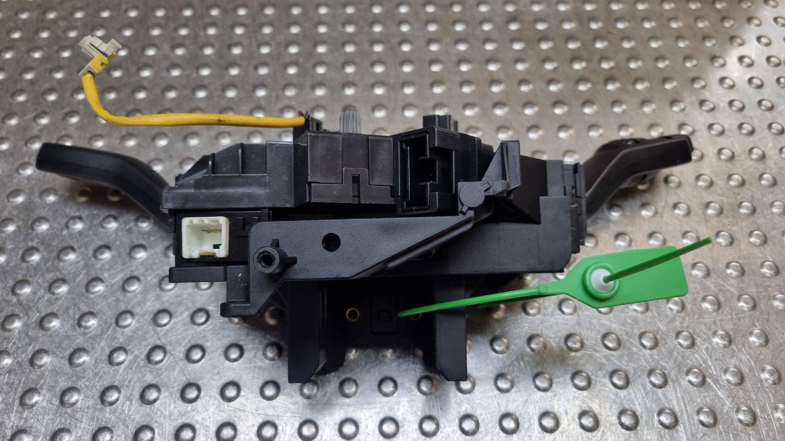 control steering wheel levers and controls ring 4M5T-13N064-GH FORD FOCUS MK2 C-MAX MK1