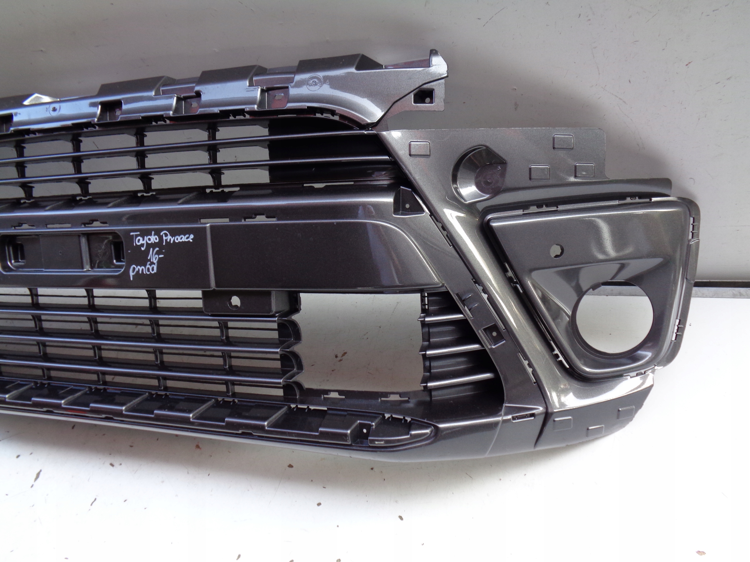 front bumper grid TOYOTA PROACE 16- LAKIEROWANY