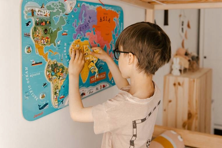 JANOD PUZZLE MAGNETYCZNE EDUKACYJNE MAPA ŚWIATA 7+ Materiał drewno