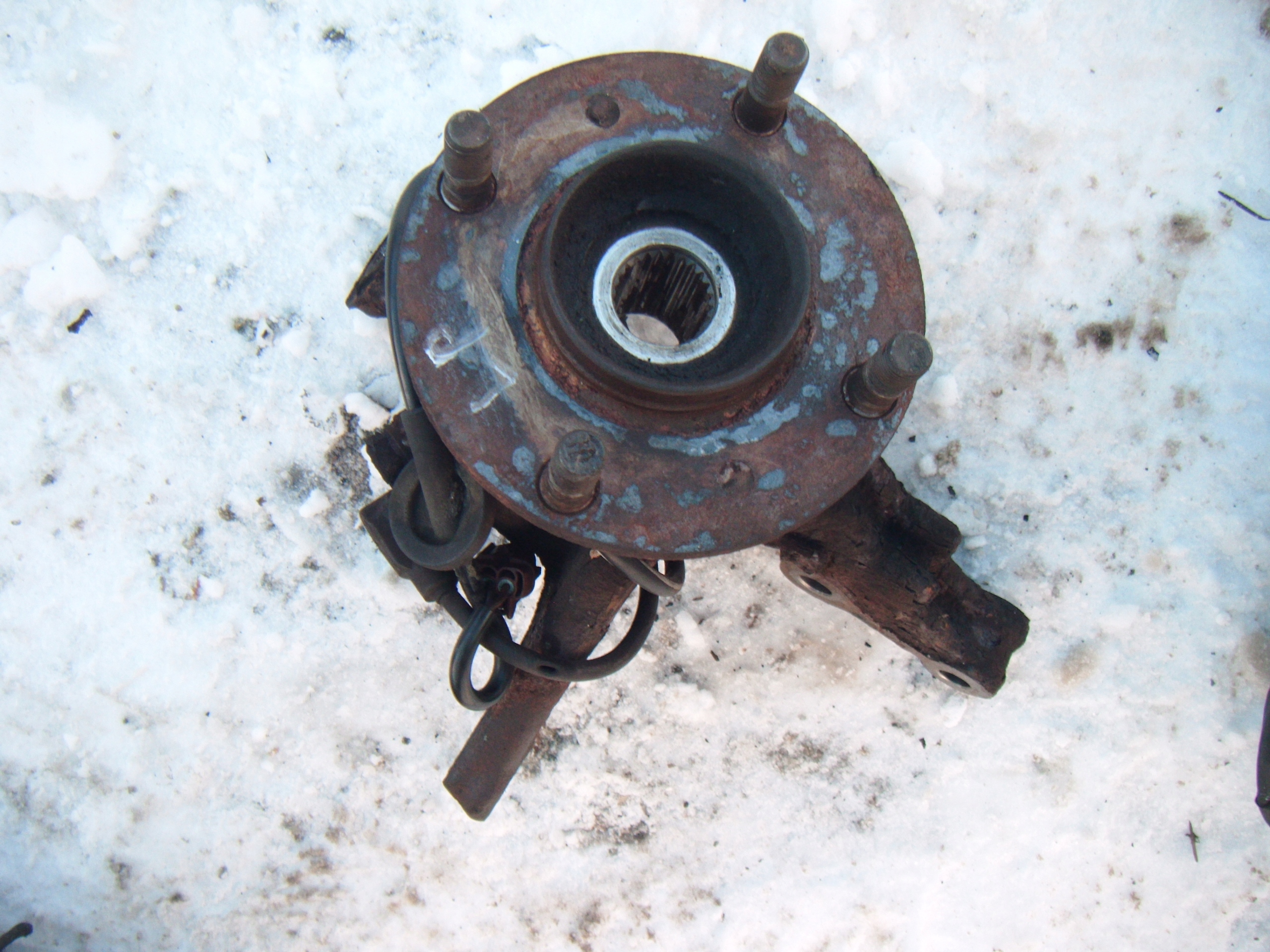 NISSAN ALMERA N16 1.5 DCI 03-06 ZWROTNICA PIASTA LEWY PRZÓD