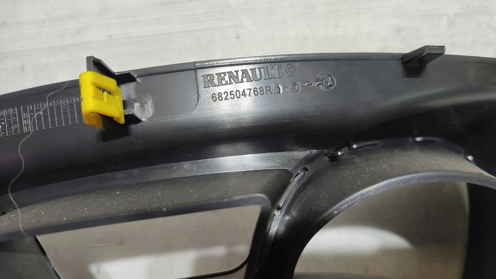 kryt budíku Renault Captur