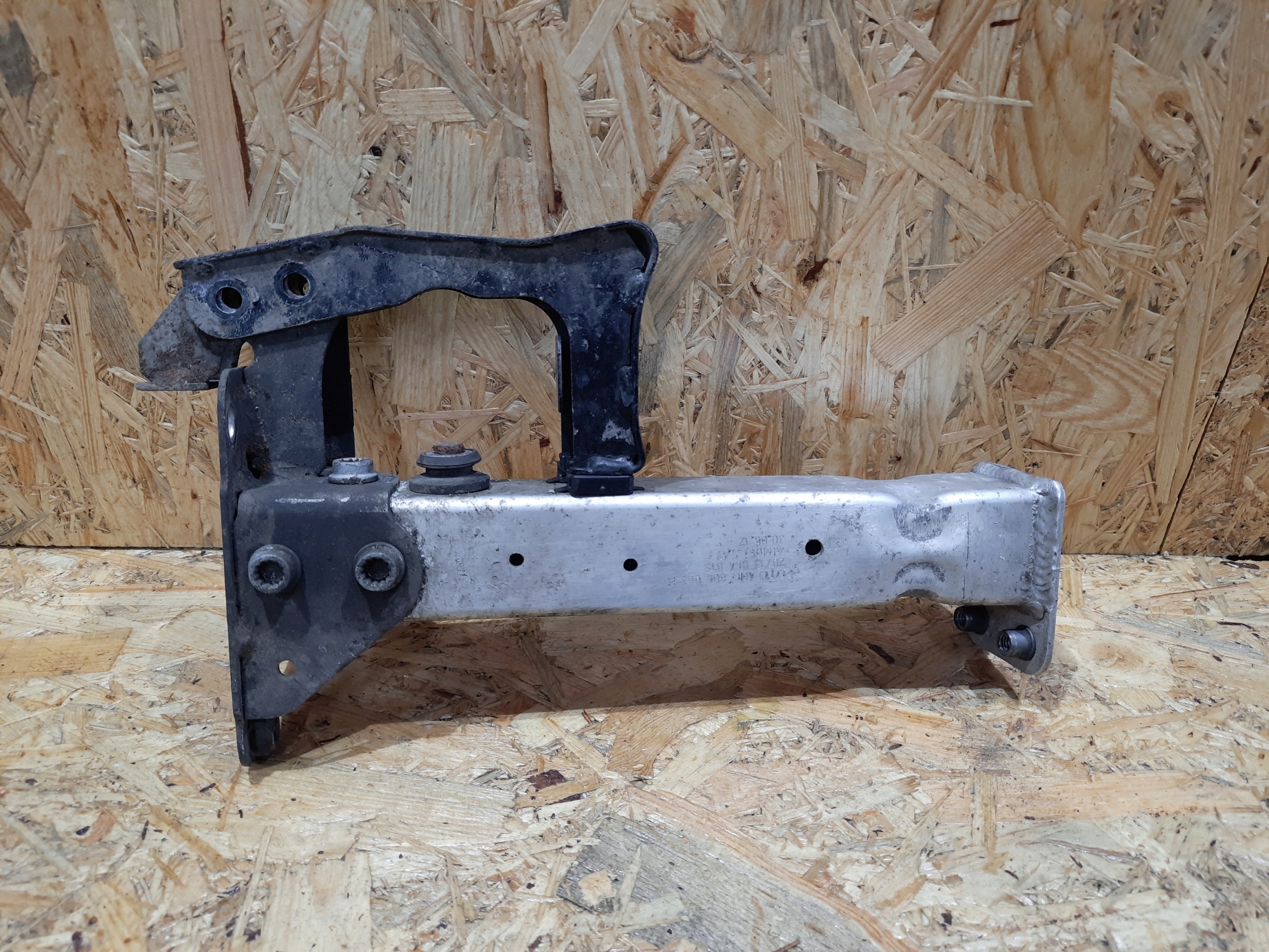 Lewa Strefa Zgniotu Podluznica AUDI A8 S8 D4 4H