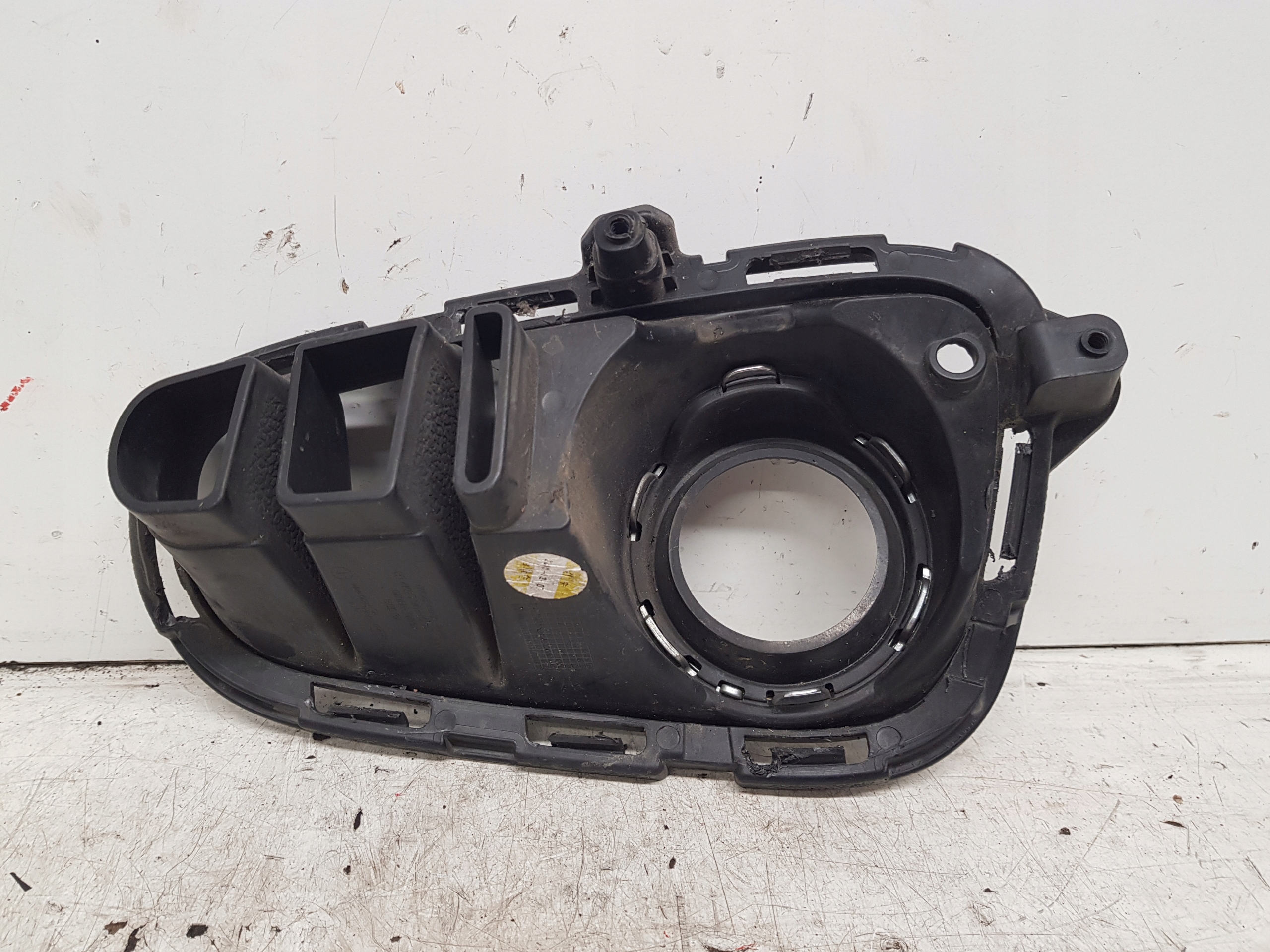 KIA RIO IV frame grid fog lights right 86526-H8020 2017