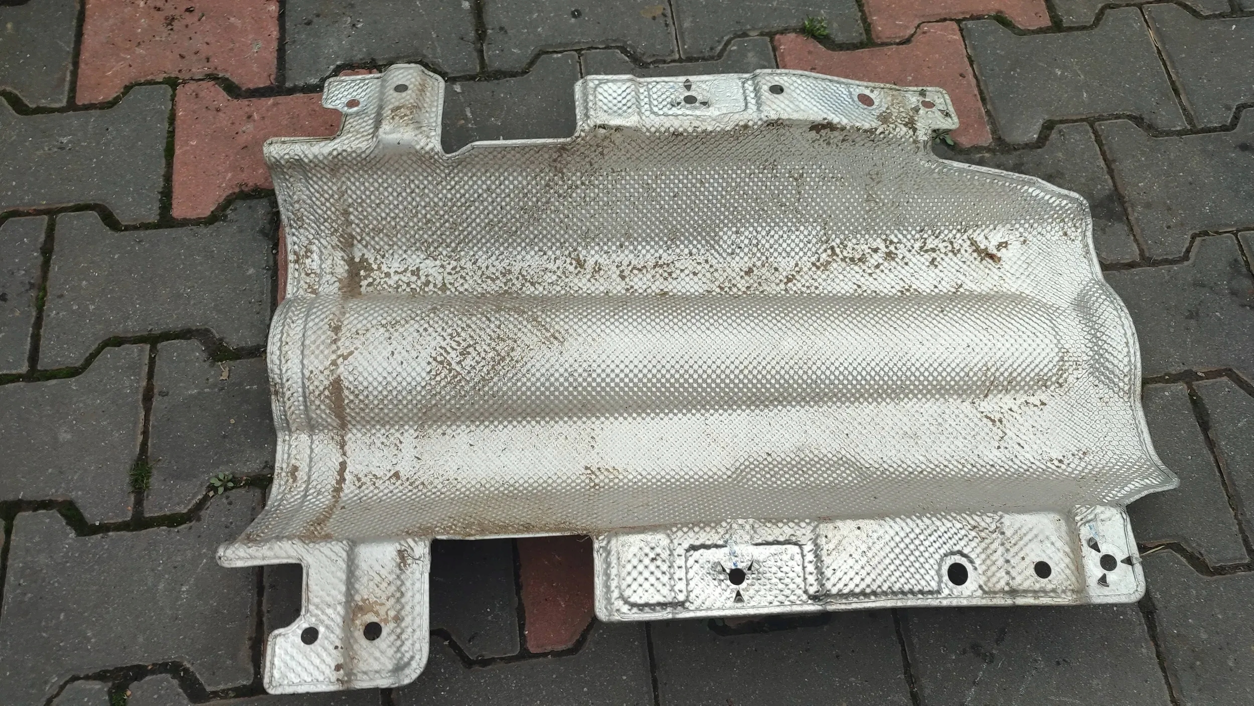 Alfa Romeo Stelvio 2.0T 21r. Couverture tablier moteur termiczna