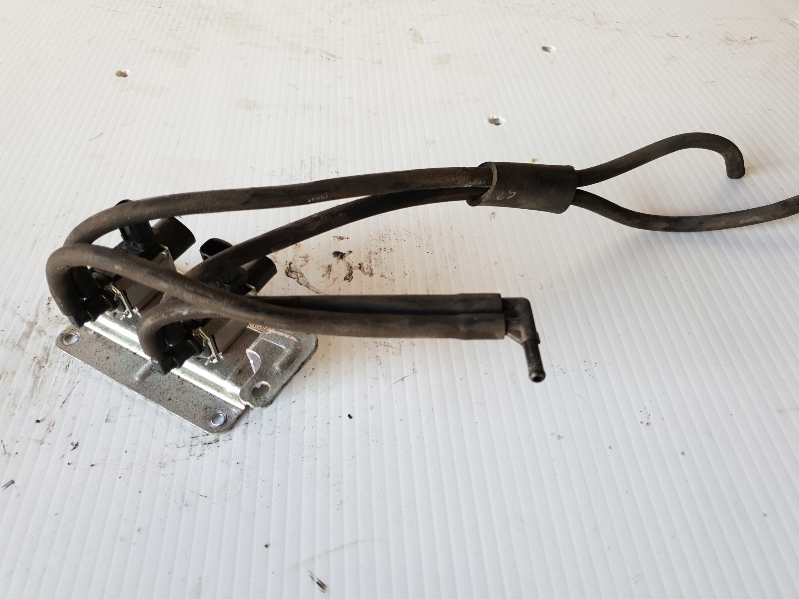 Вакуумный клапан VOLVO S40 V50 2.0 BS7E 9J559