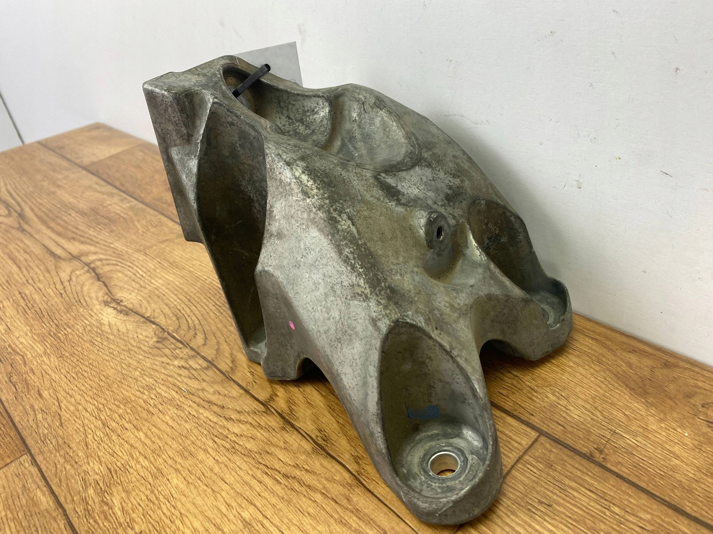 holder holder engine mount Chevrolet Camaro 2016+