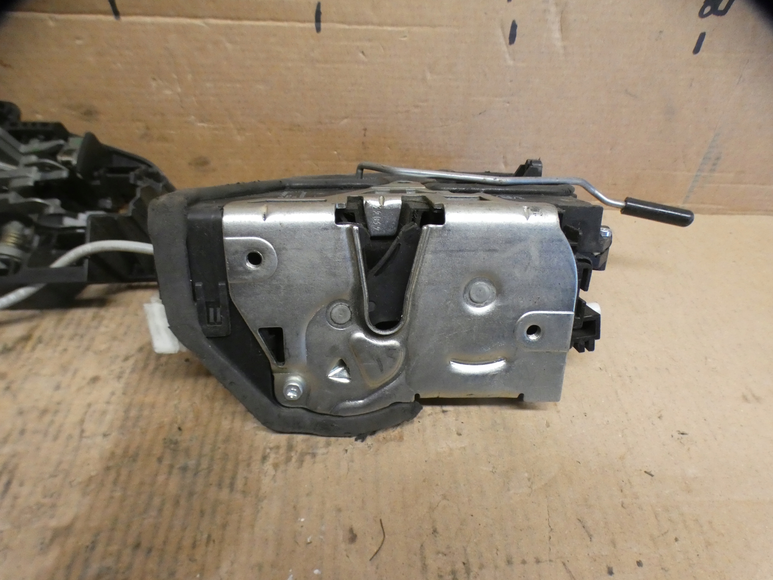 BMW E60 E70 E81 E84 E87 E90 F01 F10 F20 F30 lock door front left 7229471
