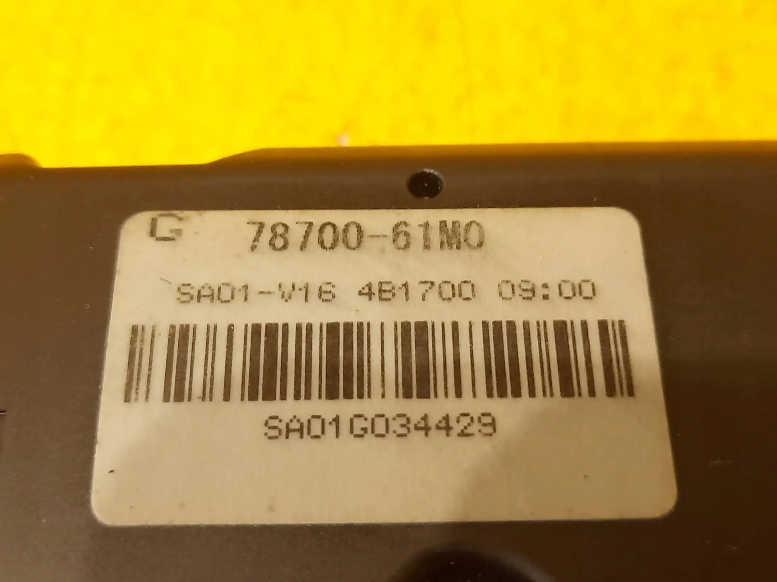 Suzuki SX4 S-Cross 14r. SILNICZEK SZYBERDACHU 78700 61M0 Waga produktu z opakowaniem jednostkowym 3 kg