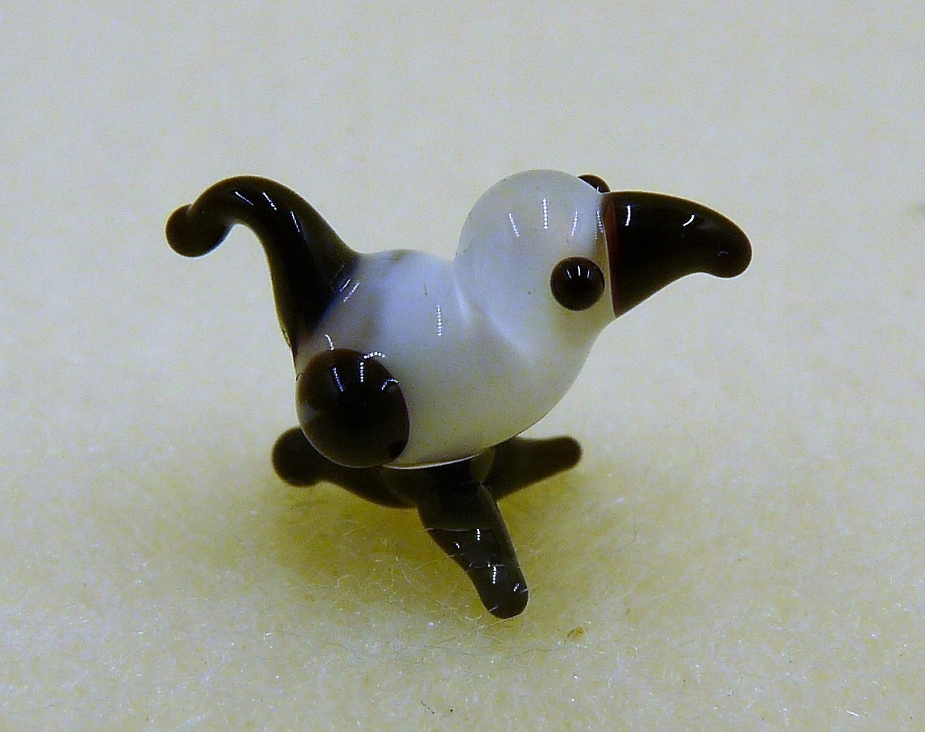 Figurka szklana Mini Ptak Biały Wrona FMs 1cm
