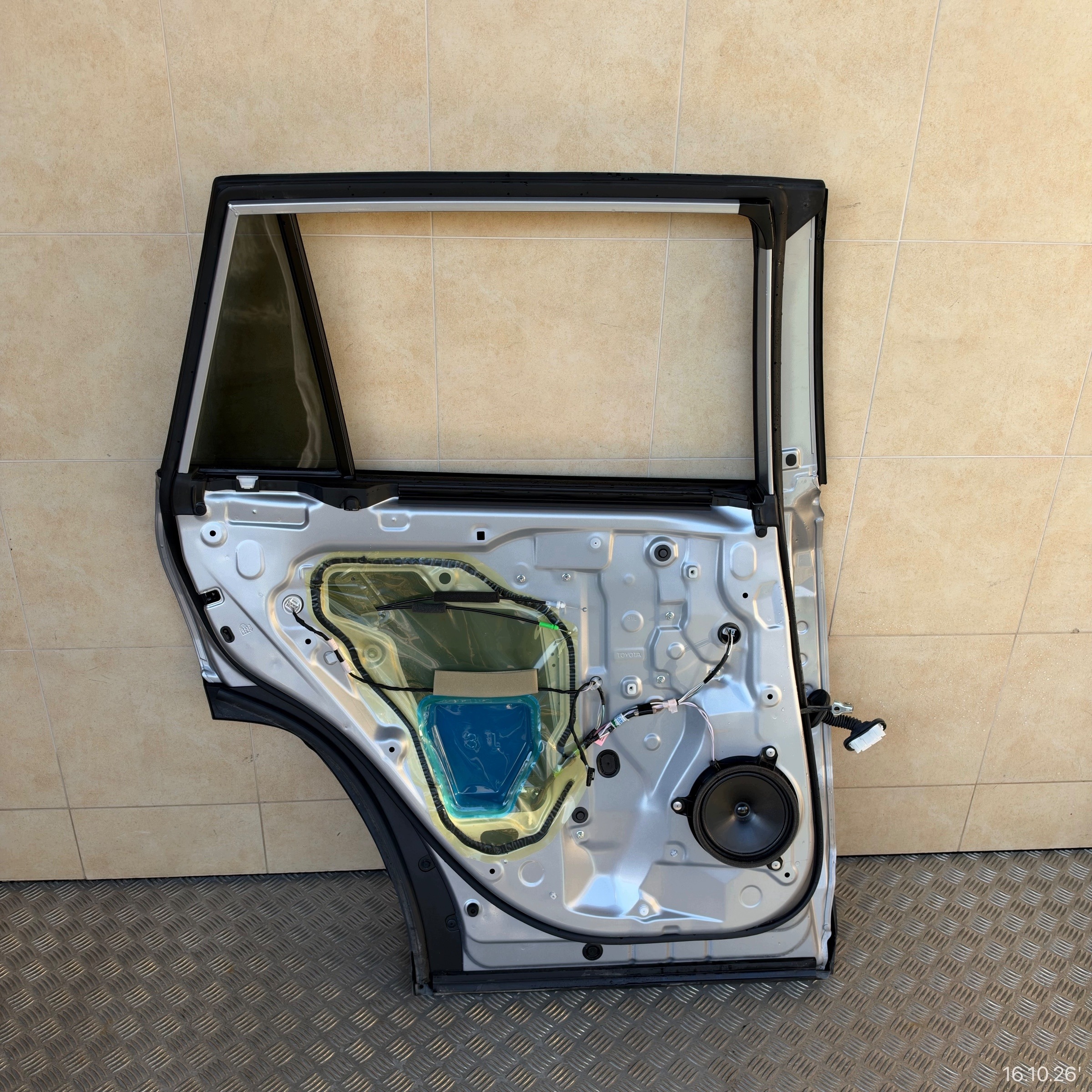 door complete rear. left TOYOTA RAV4 RAV 4 V 2024 year