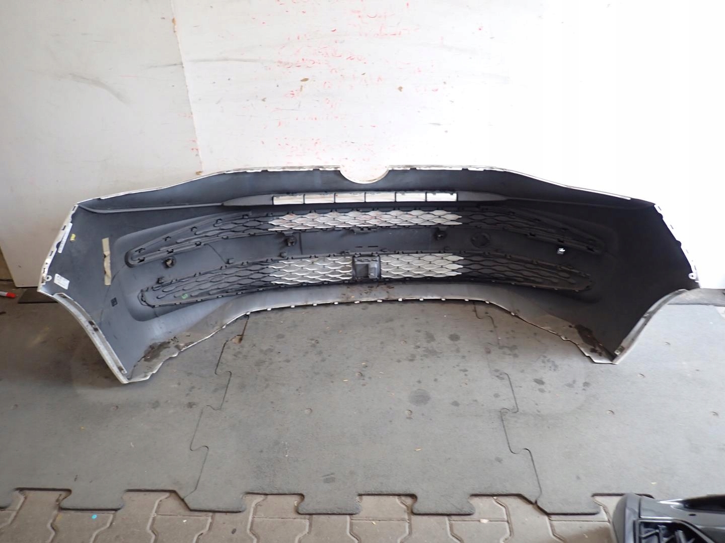 nárazník předek přední VW T7 2021- 7T0807221C