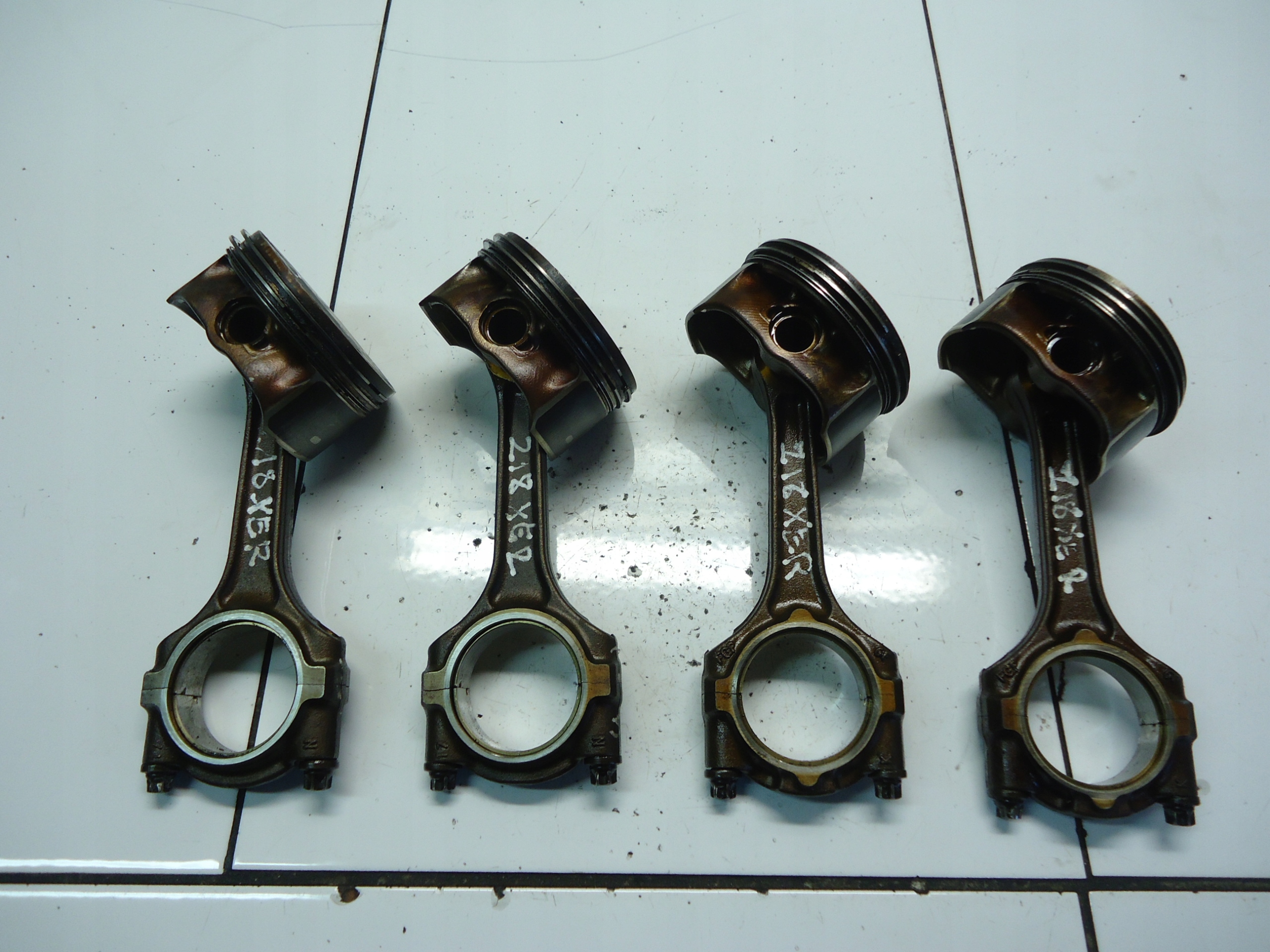 OPEL ASTRA J 1.8 16V Z18XER piston with connecting rod