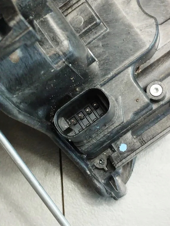 BMW X1 F48 lock right rear part 7281940