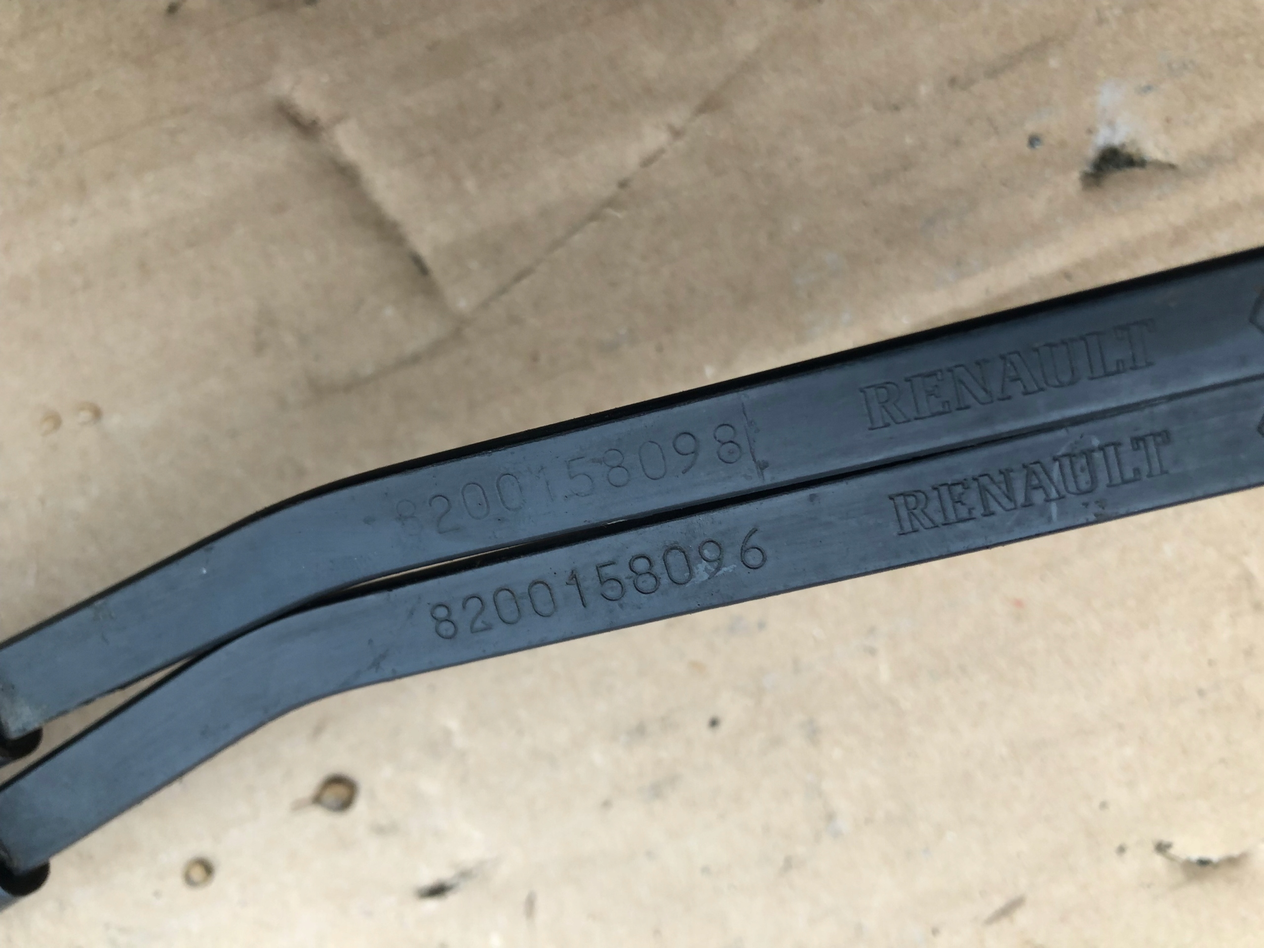RAMIĘ RAMIONA WYCIERACZEK RENAULT KANGOO 1998-2008 8200158098 8200158096 Numer katalogowy części RAMIĘ RAMIONA WYCIERACZEK RENAULT KANGOO 1998-2008 8200158098 8200158096