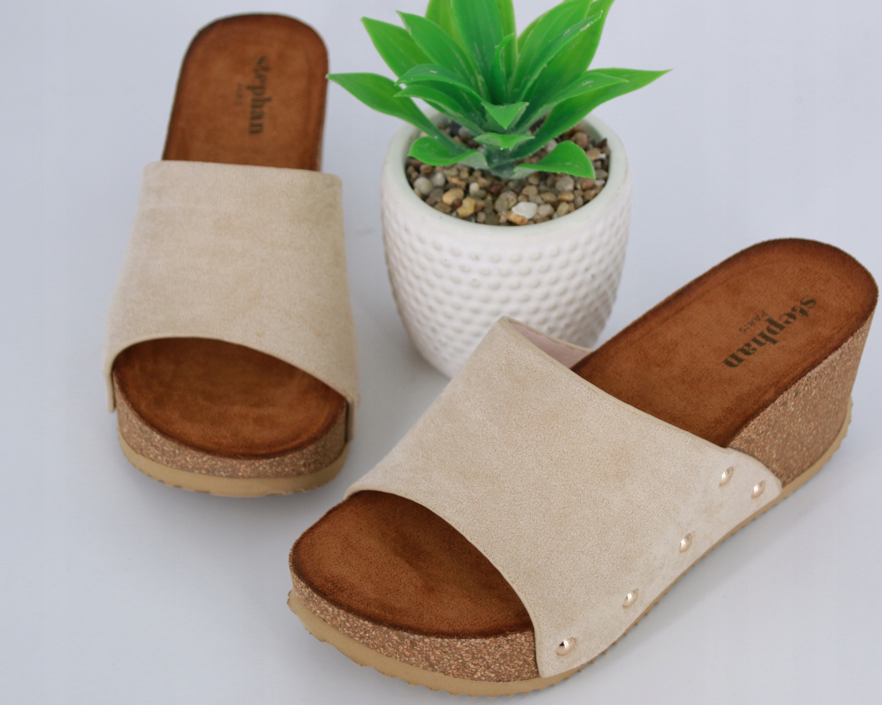 KLAPKI NA KORKOWEJ KOTURNIE PLATFORMIE BEŻOWE ZAMSZOWE Z ĆWIEKAMI 39 Kolor beżowy