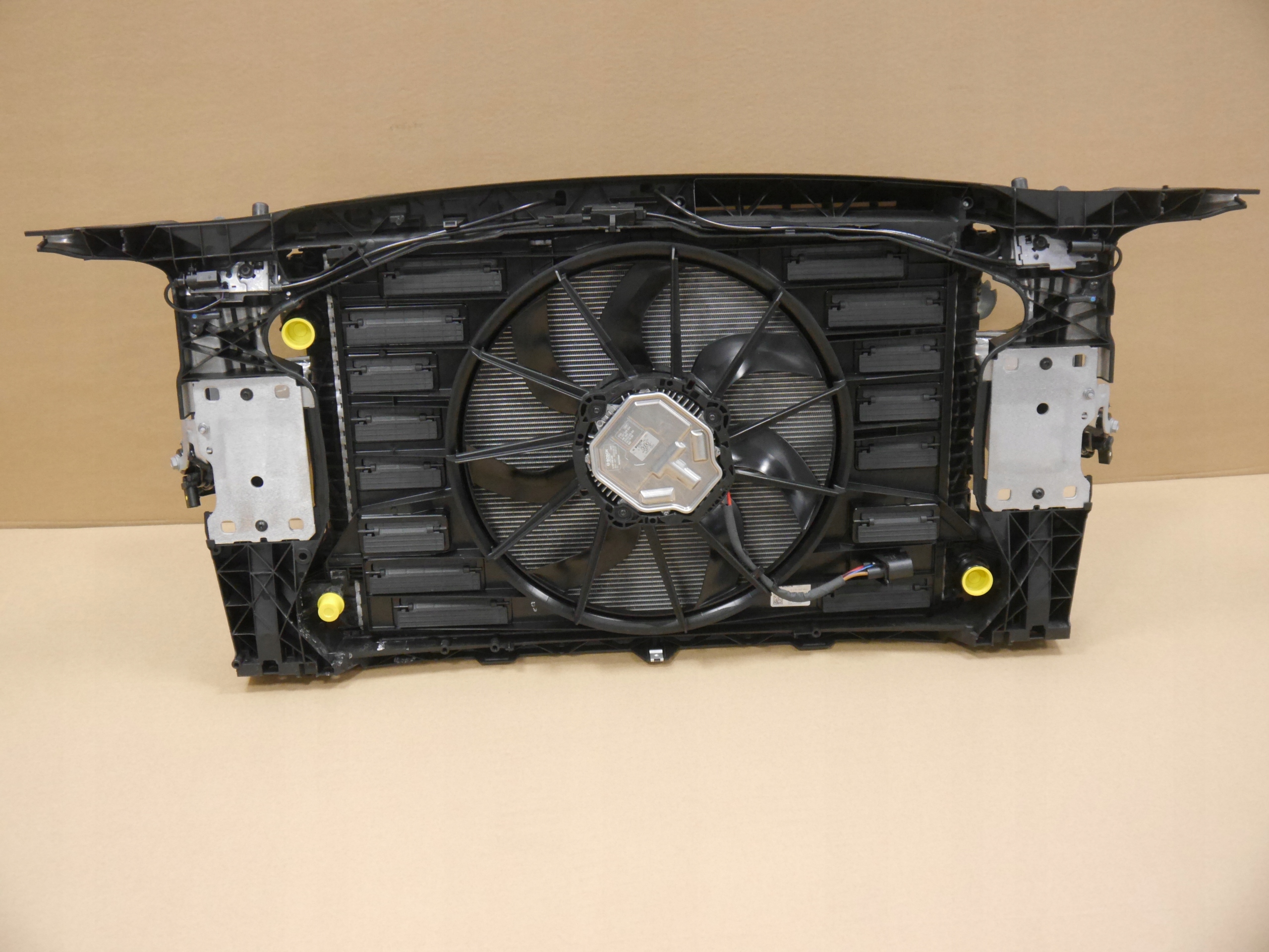 AUDI A4 A5 8W PAS PRZEDNI CHŁODNICE 3.0 TDI 200kW/272KM Producent części Audi OE