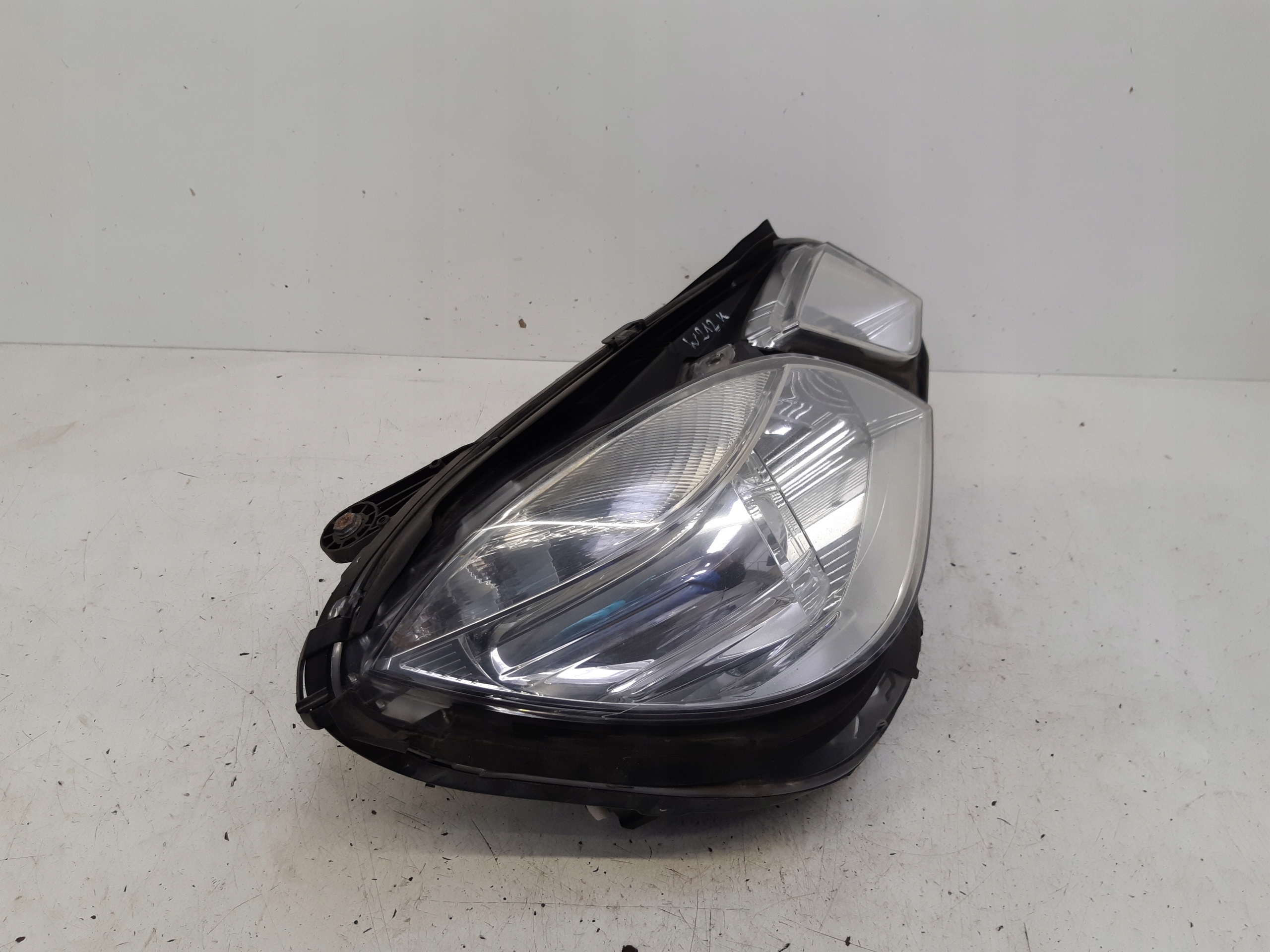 light right front xenon europa 2128205861 Mercedes W212