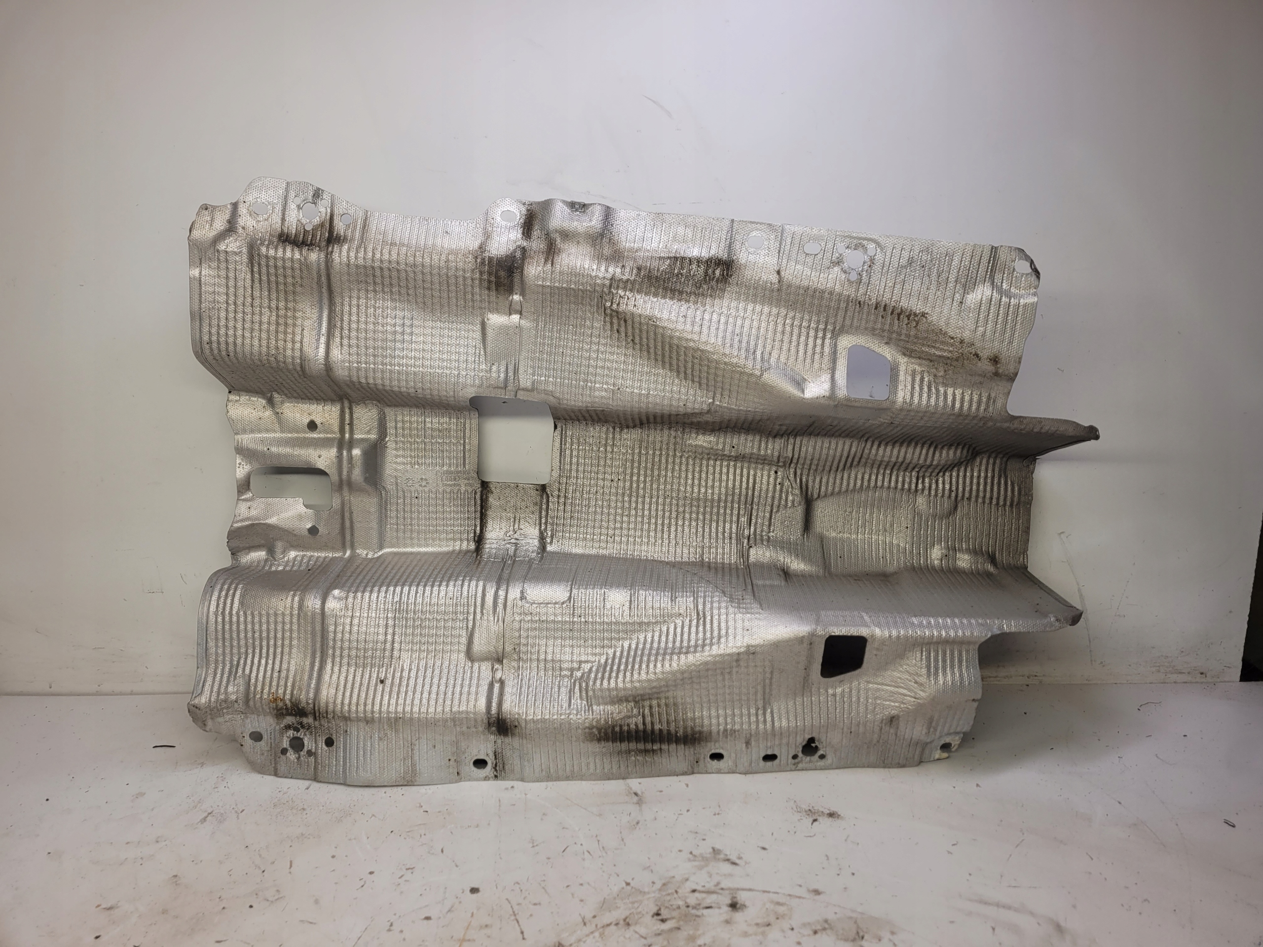 BLENDE ABDECKUNG TERMICZNA TUNELU AUDI A4 B9 A5 8W0804160A