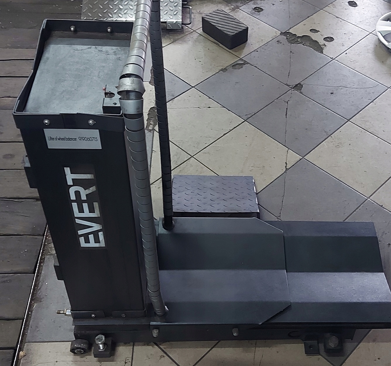 Winda do kół, podnośnik do wyważarki EVERT
