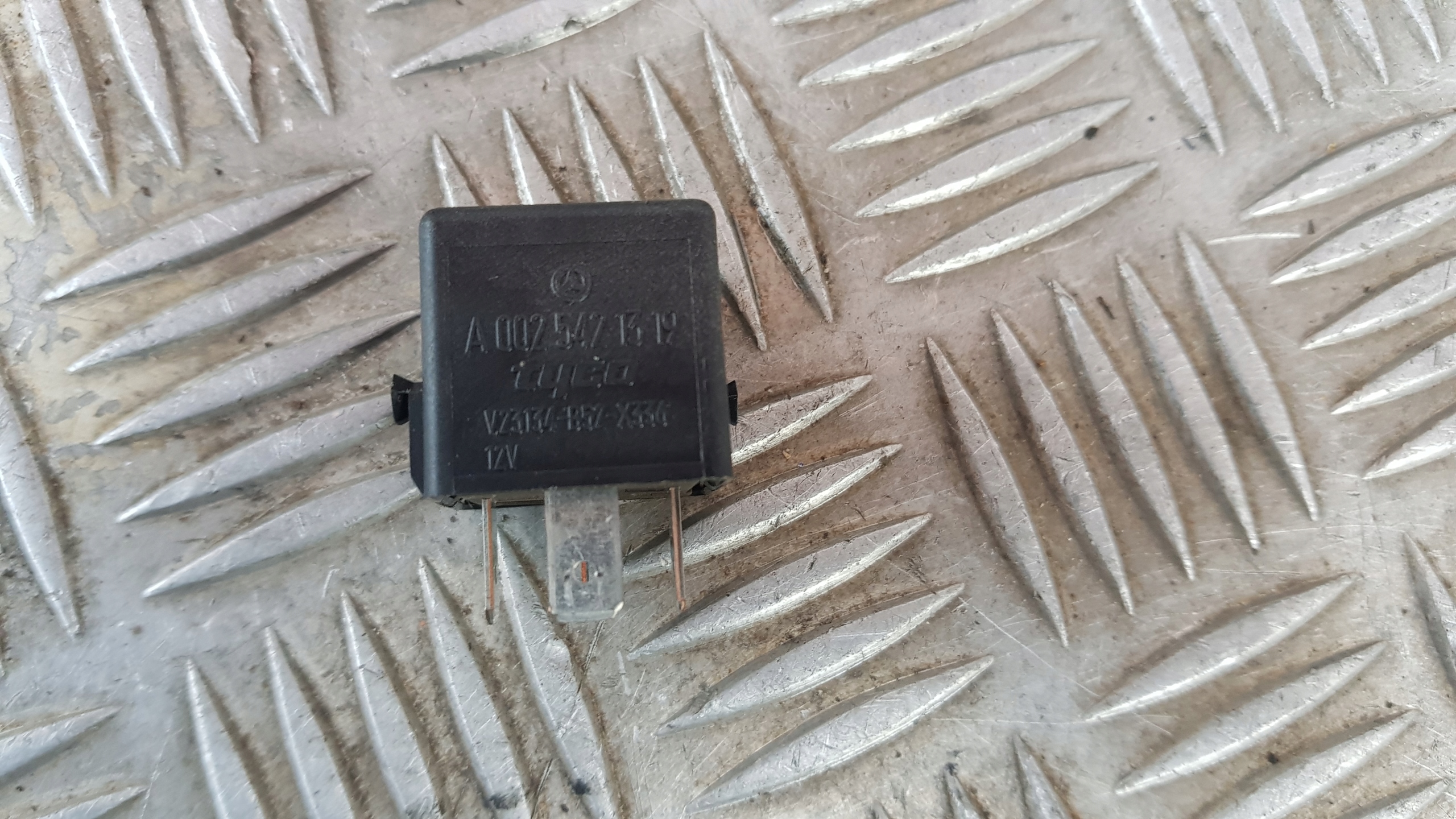 MERCEDES W220 W215 relay 0025421319