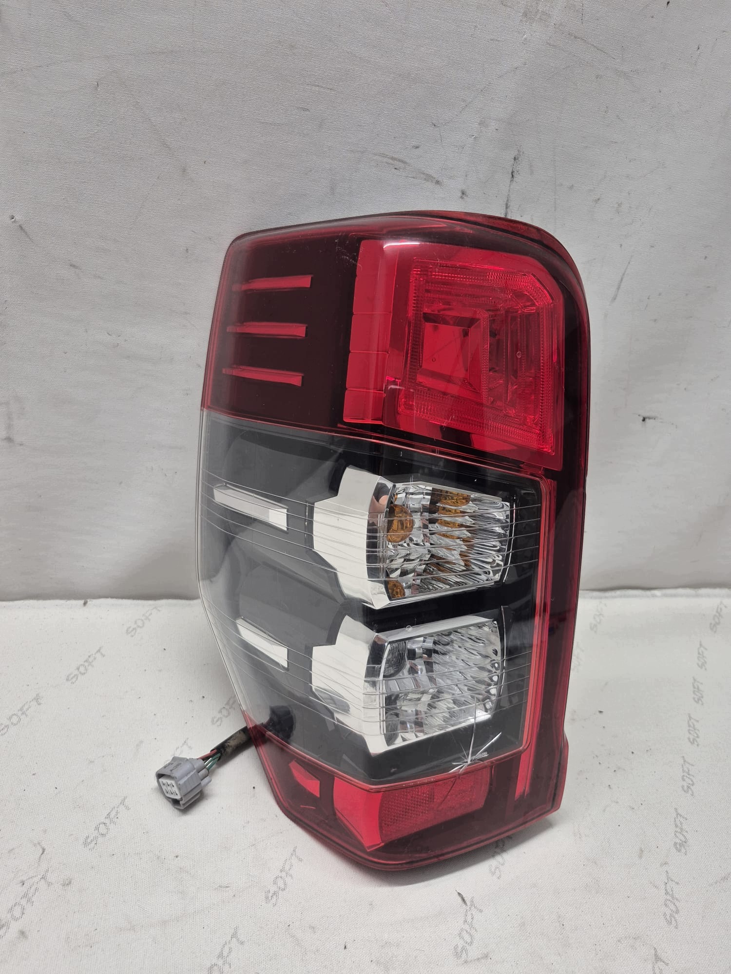 MITSUBISHI L200 V LIFT 19- light left rear part rear 8330B215