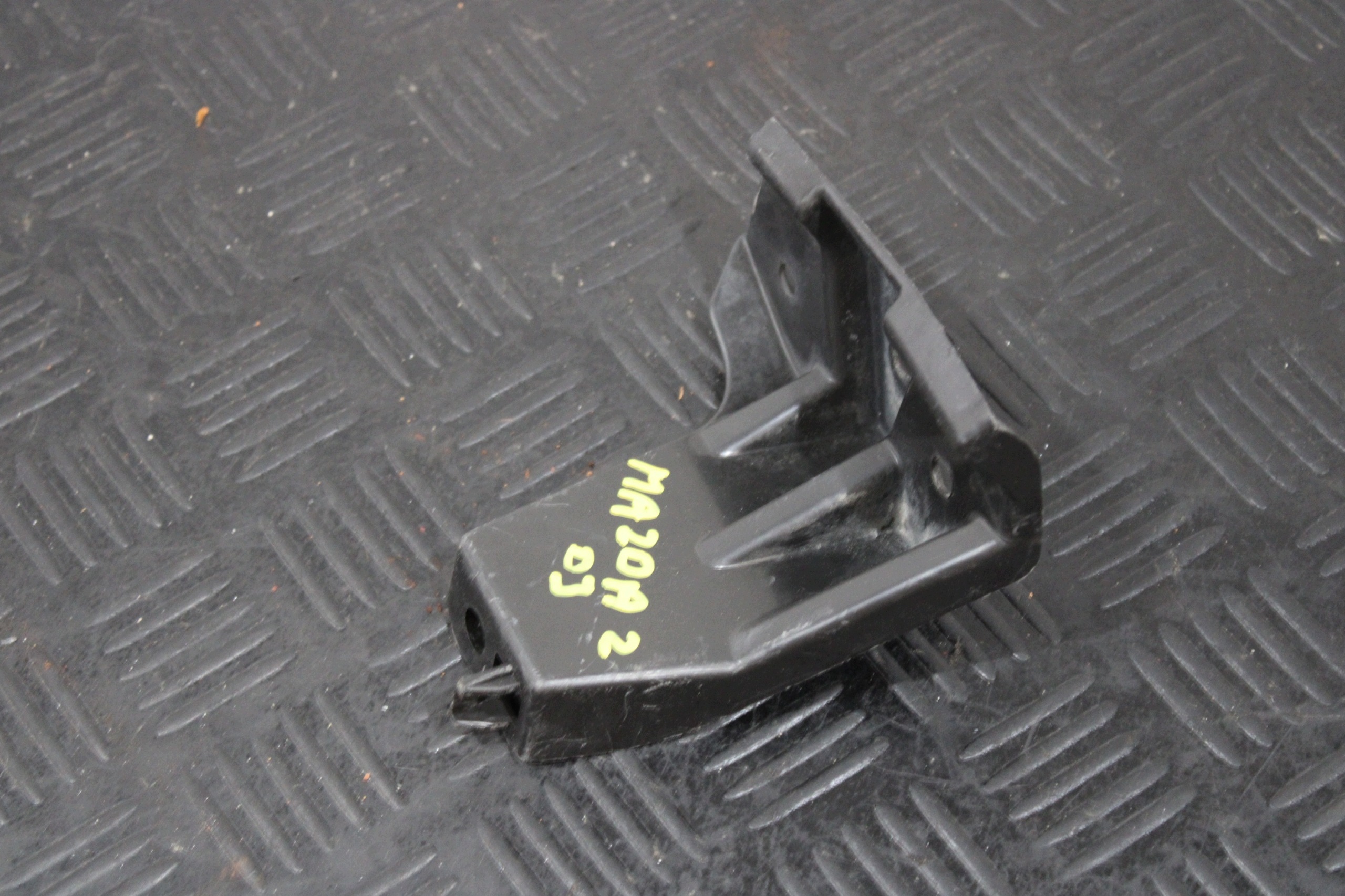 bracket holder bumper bracket rear part D43N-50271 MAZDA 2 II DJ LIFT