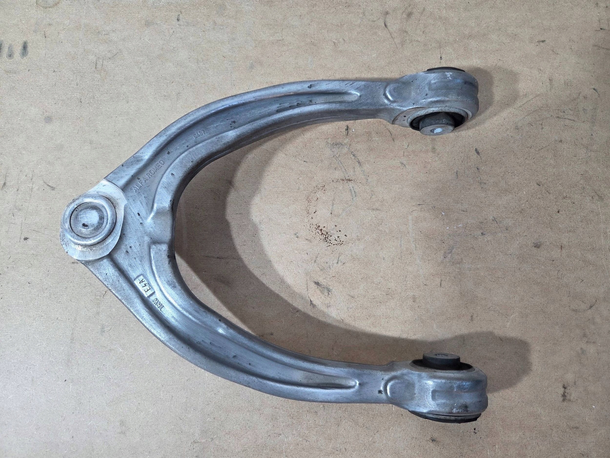 Alfa Romeo Giulia arm upper front left K206603 (Q701)