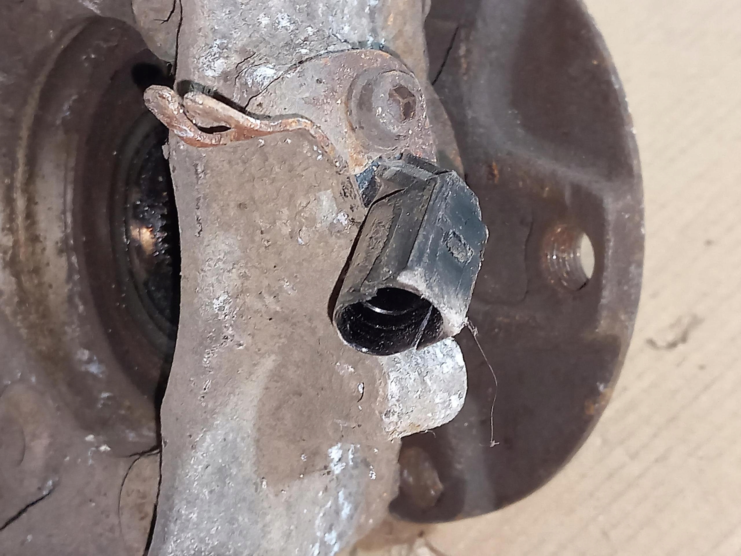otoč čepu levý záď AUDI A8 D3 02-10