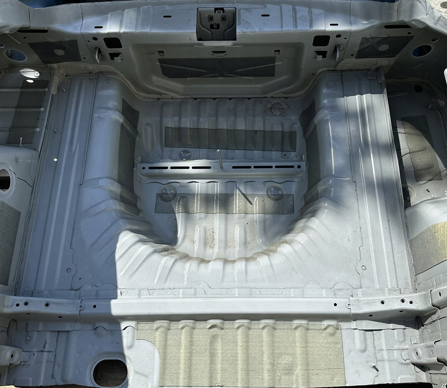 Opel Insignia B pas tylny wanna Z40R GAZ