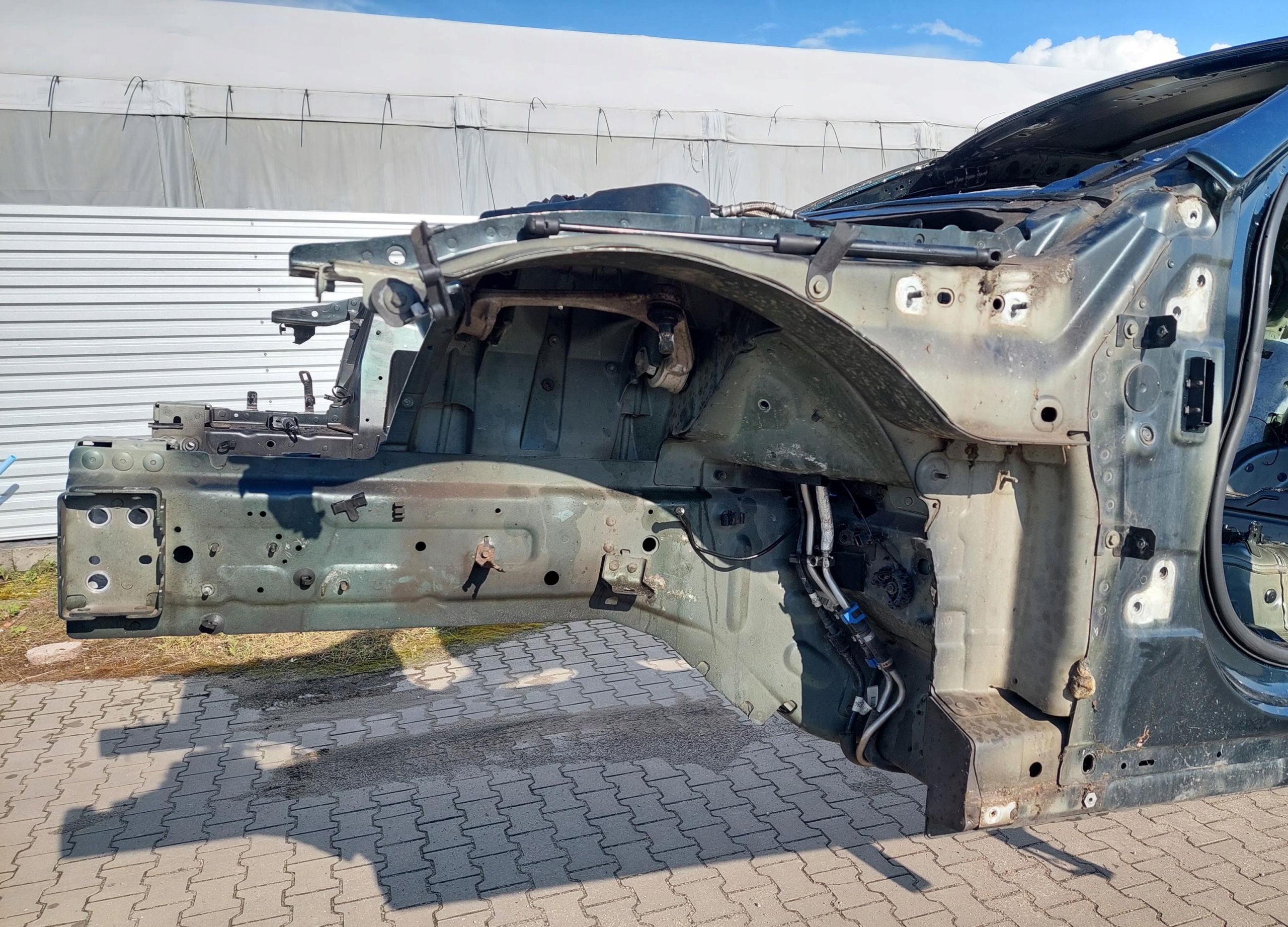 quarter front left right JAGUAR XE X760 HGY