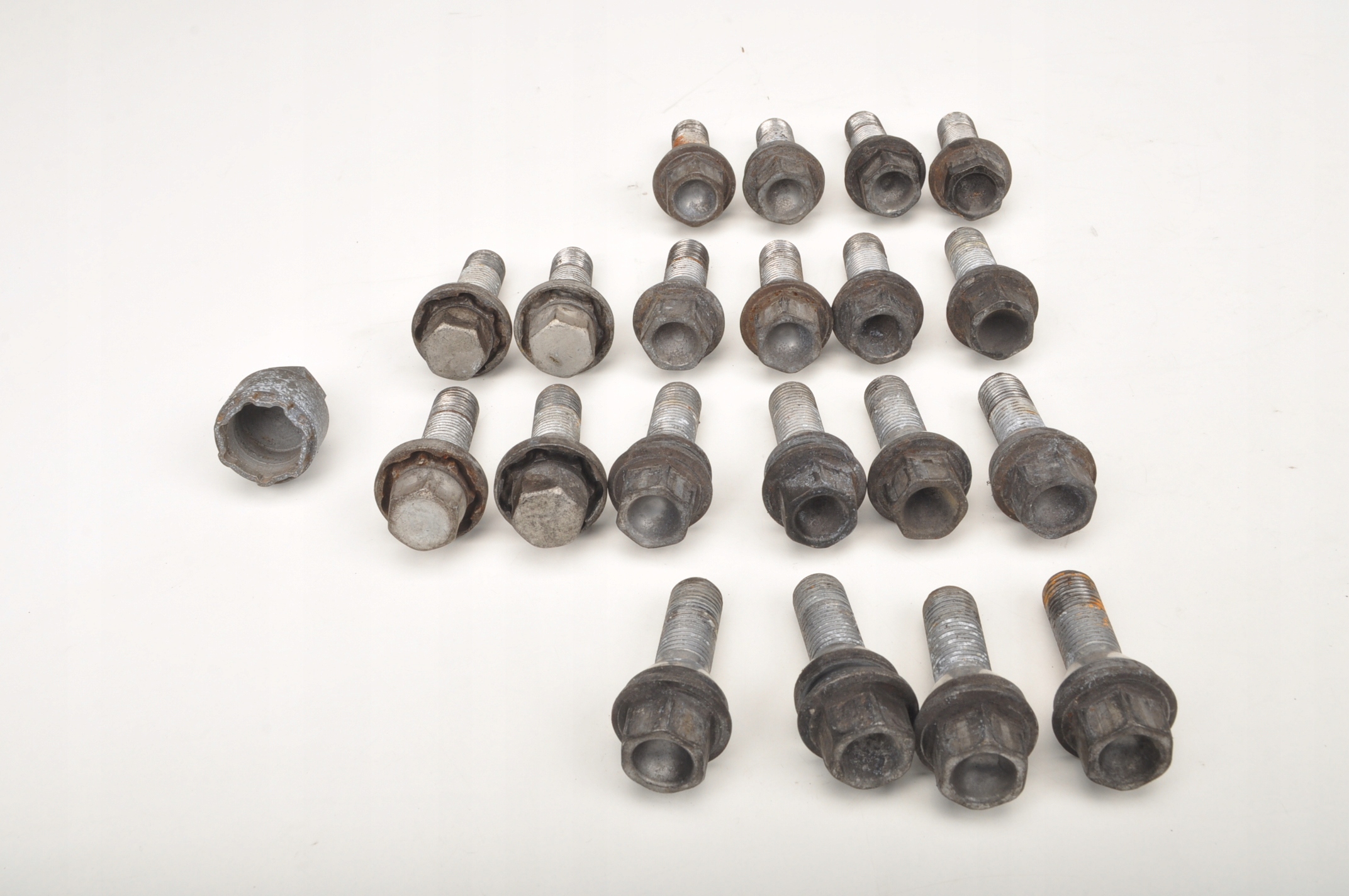 VOLVO S60 V60 XC60 S80 SRUBA DO KOLA FELGI KOMPLET