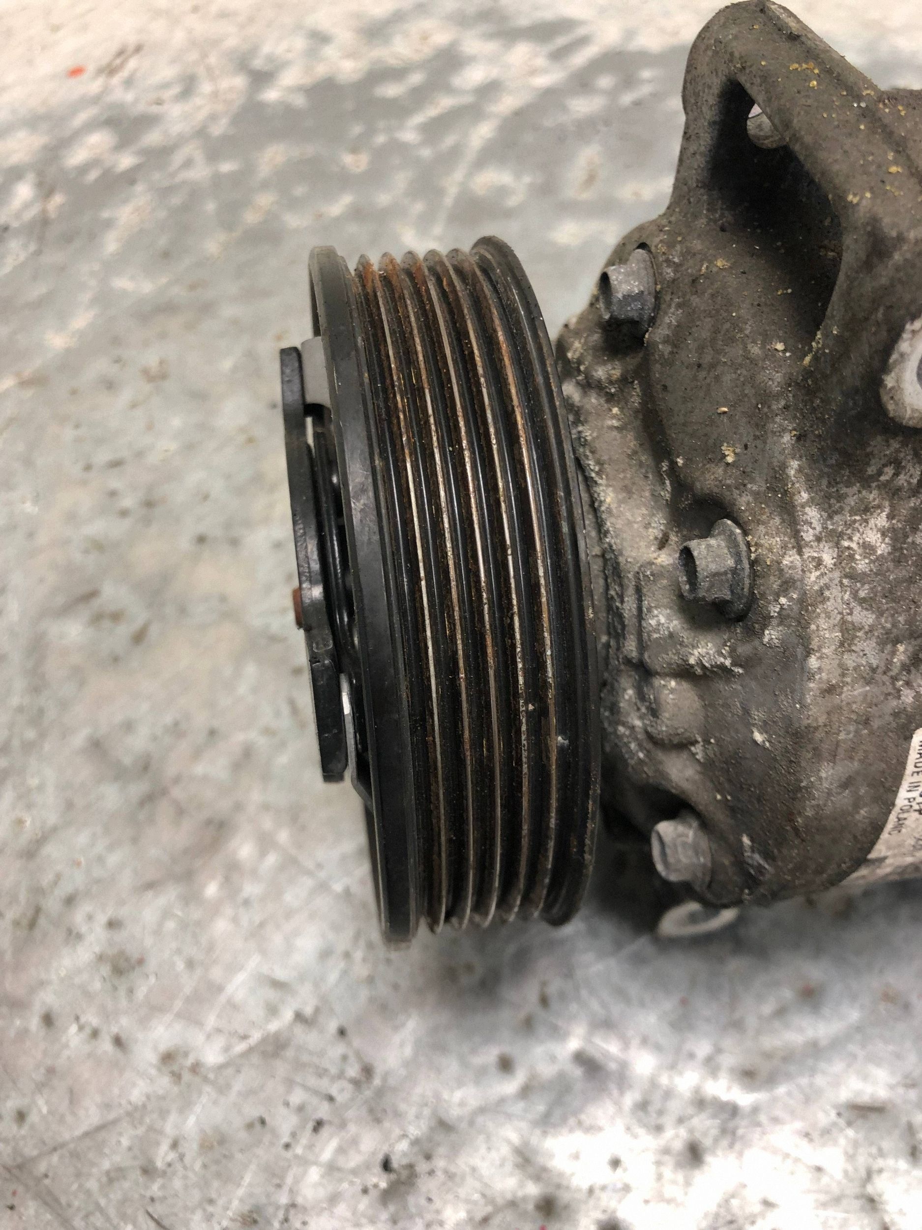 compressor compressor; of the air conditioning SKODA RAPID 5Q0816803F