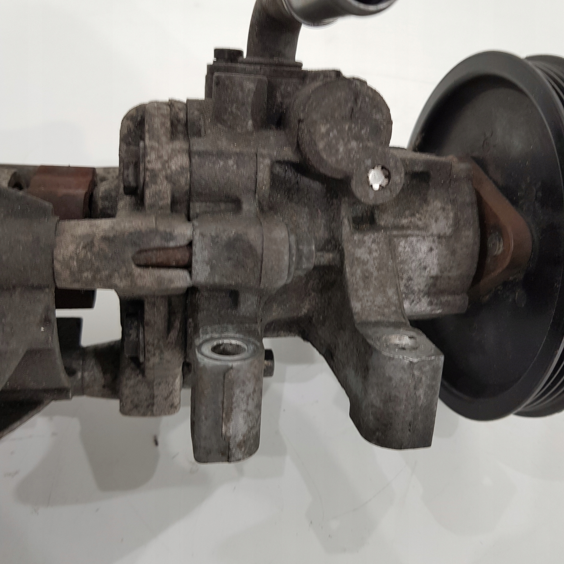 Pompa servosterzo d’acqua 2.2 HDI 6C1Q-8K500-AG