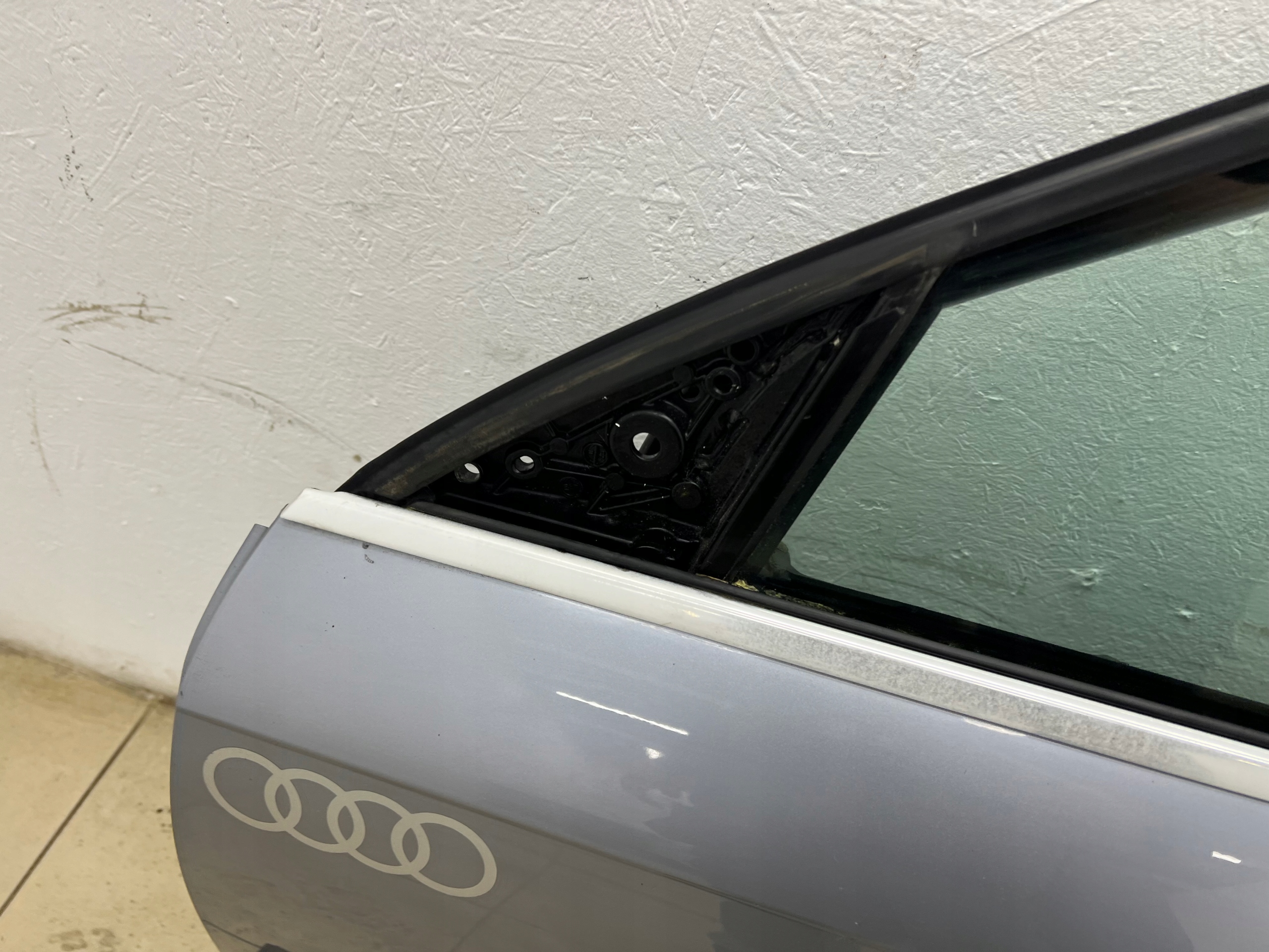 AUDI A6 C6 door front front left LY7J EUROPA complete