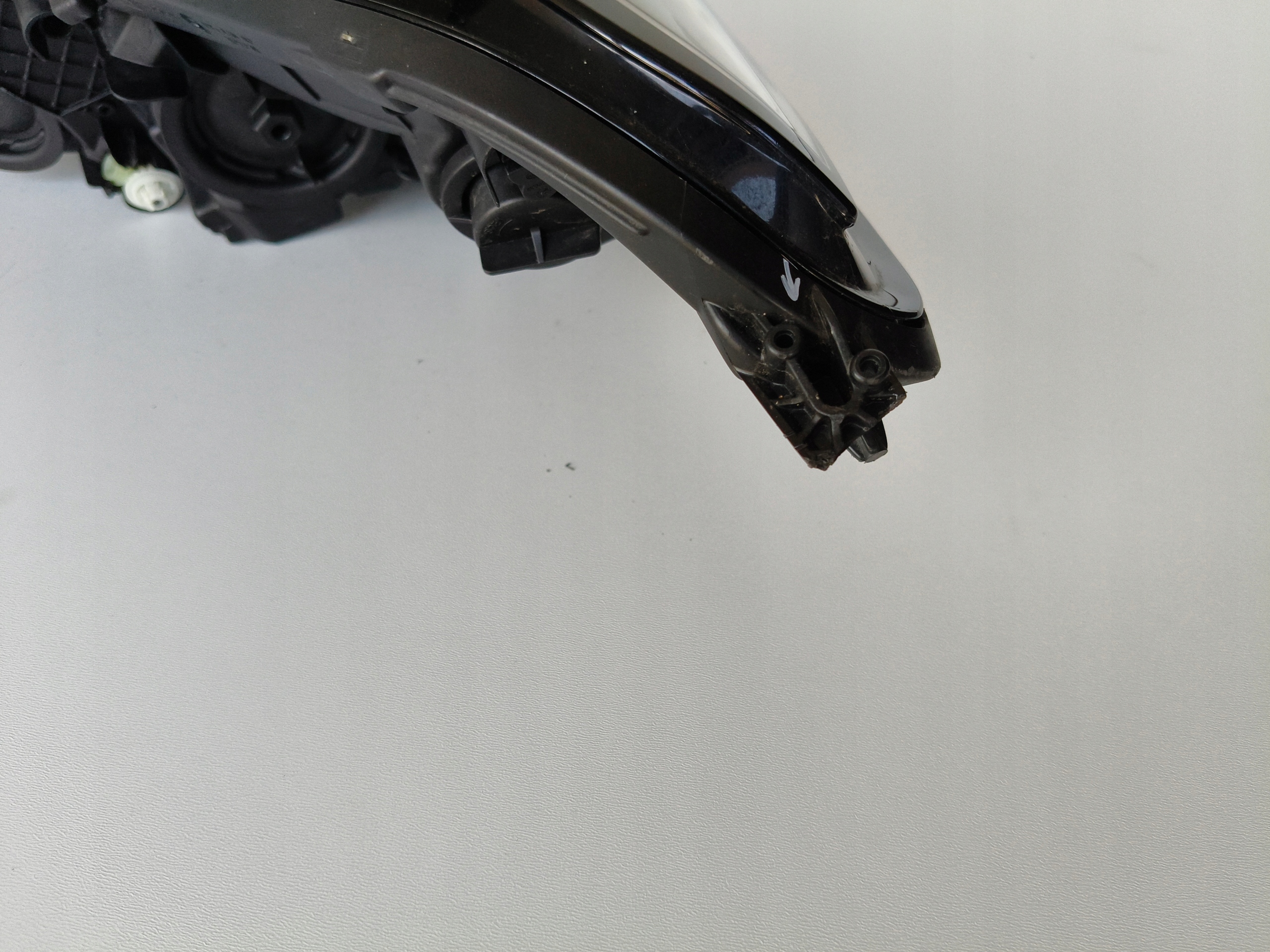 far desna REFLEKTOR OPEL CORSA E 14