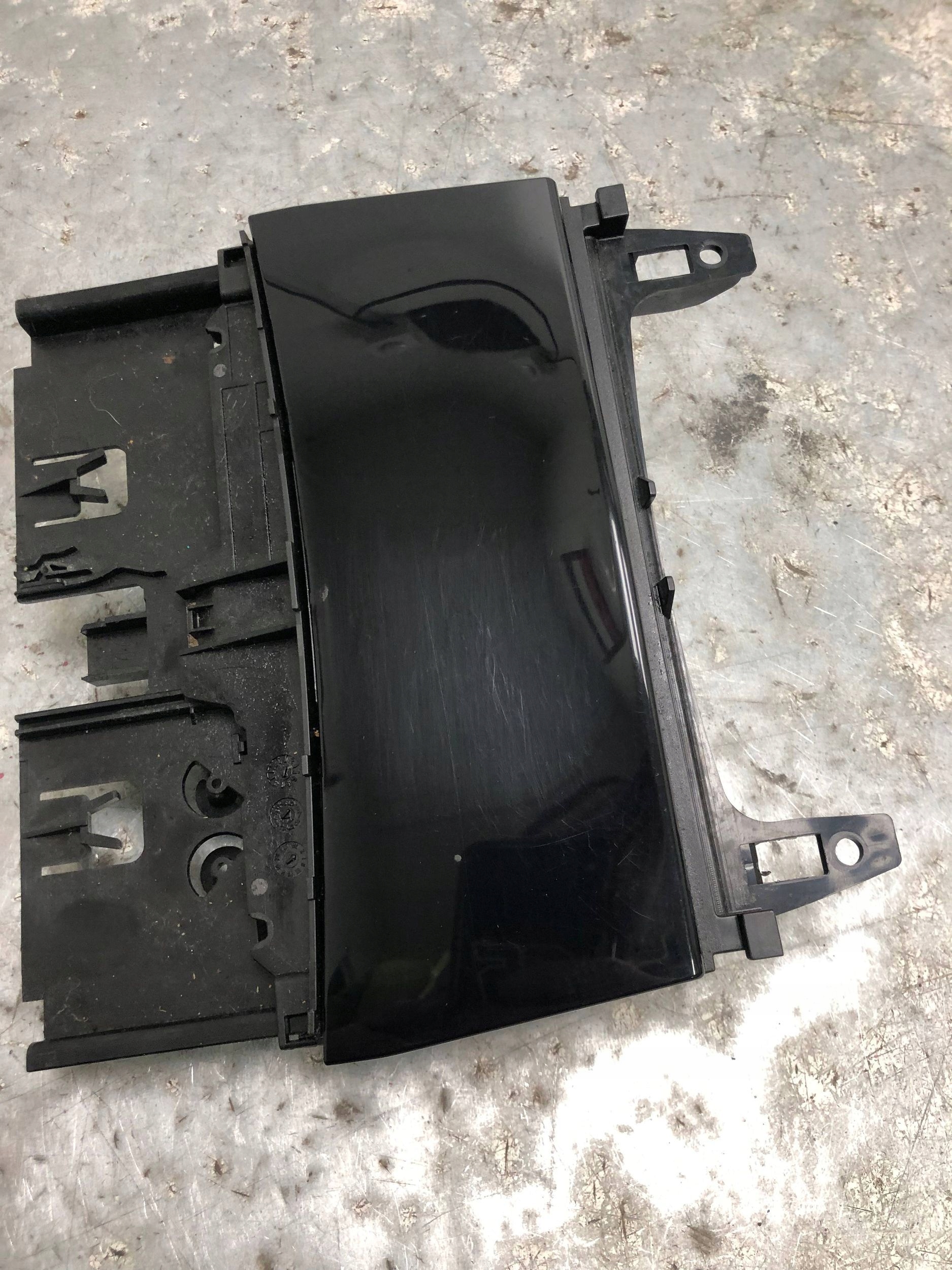 ashtray passenger compartment MERCEDES W204 A2046801350