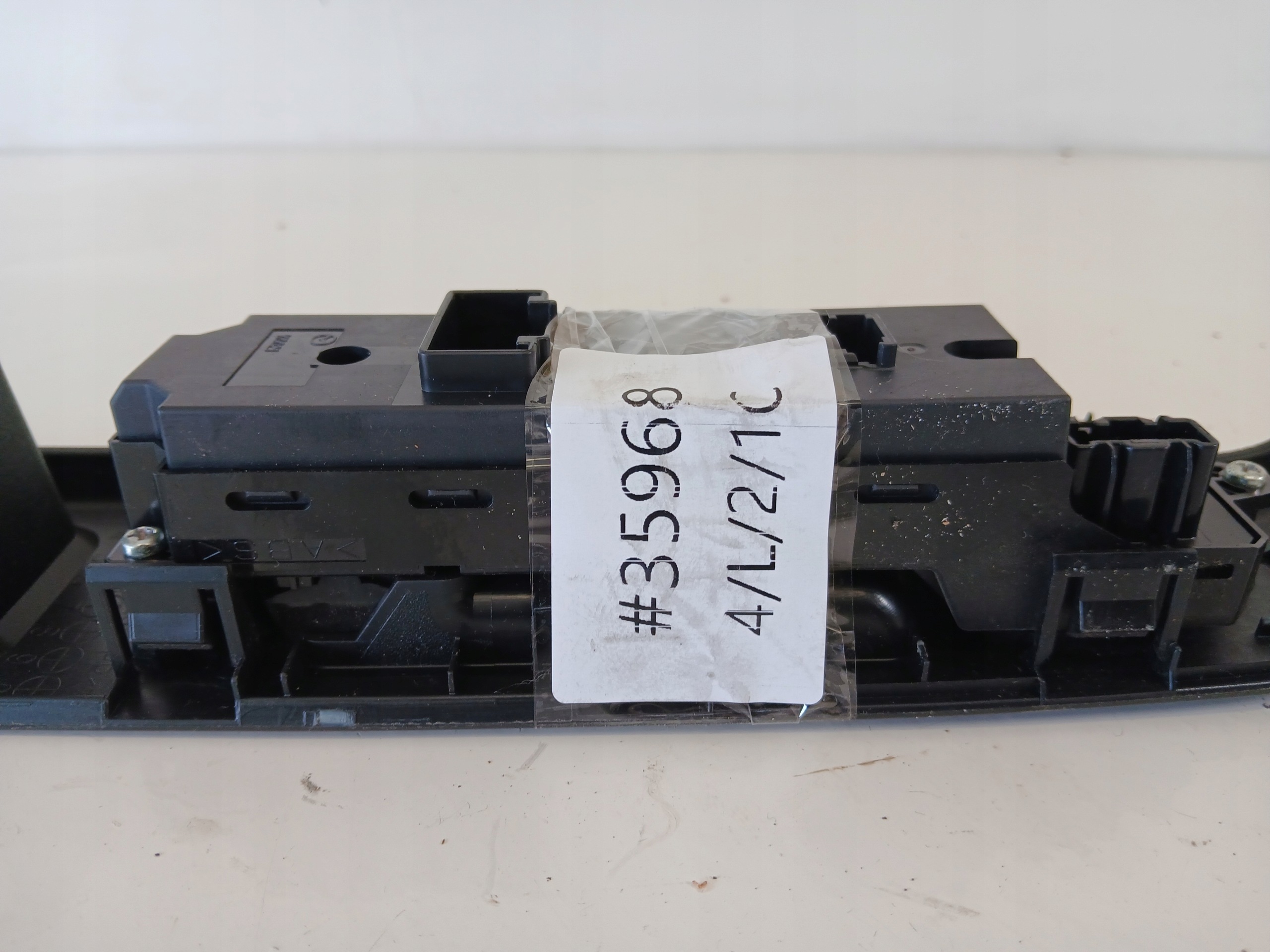 MAZDA 5 a CR PANEL okna ľavý predok CC64684L6D