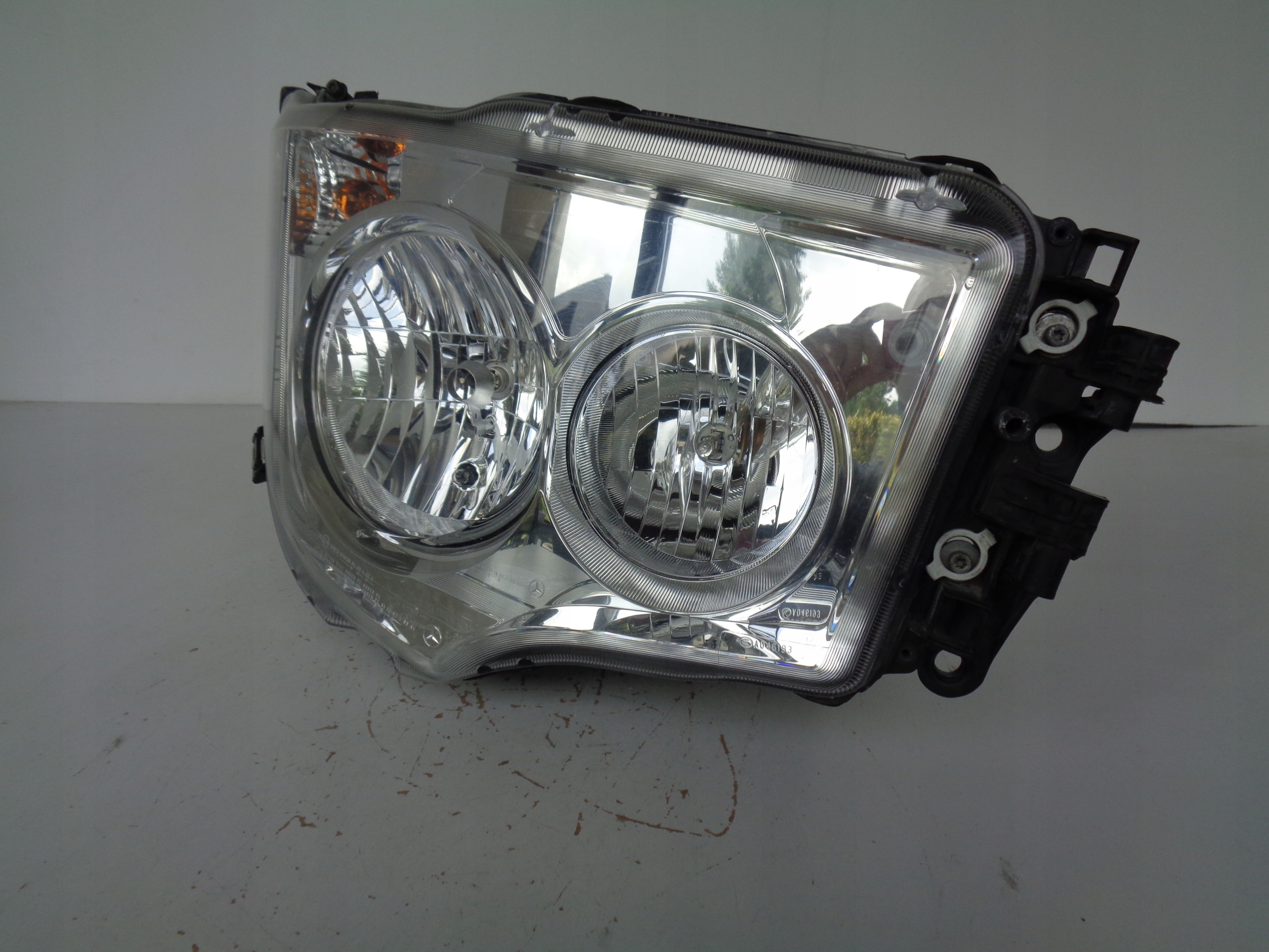 light right REFLEKTOR MERCEDES ACTROS MP4 W961