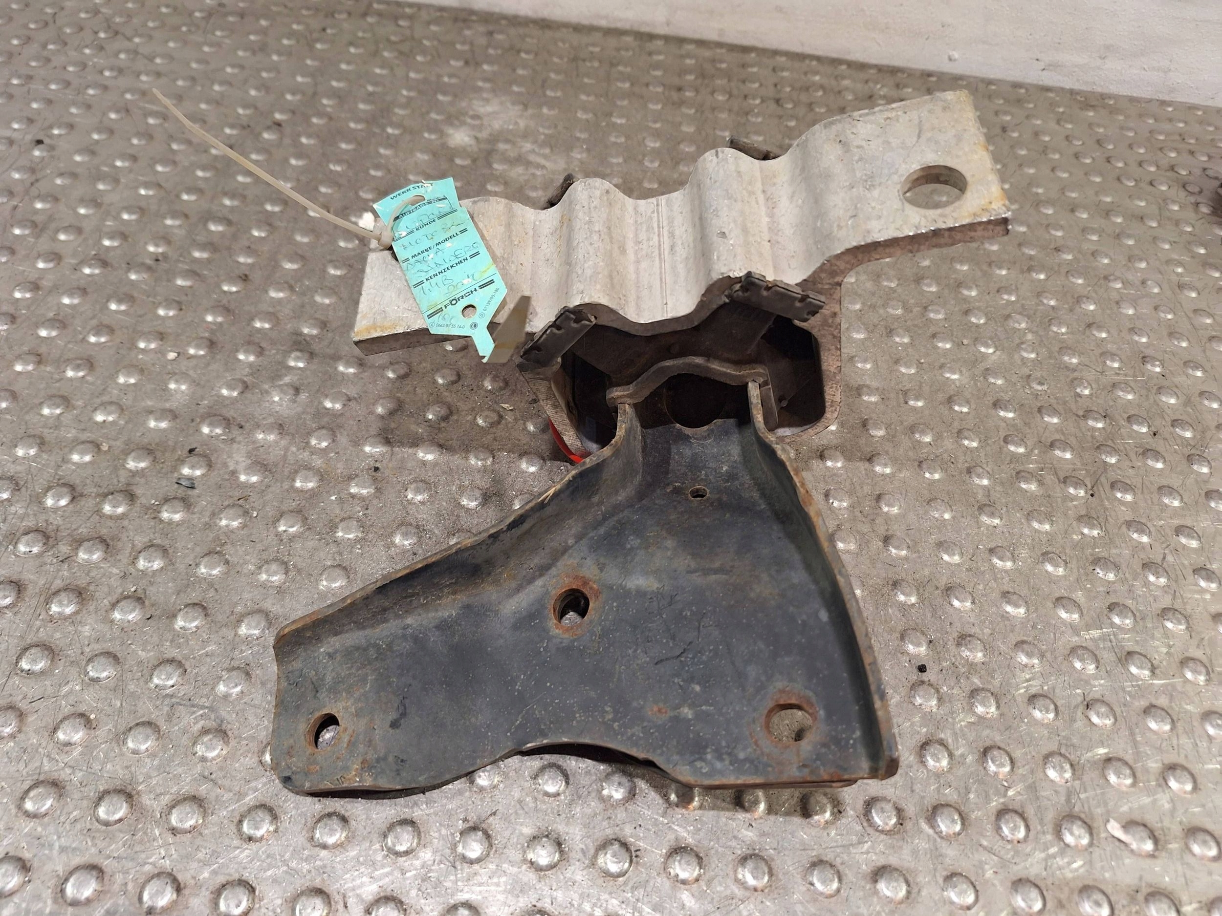 holder engine mount 805581 DACIA SANDERO and 1.4 8V 08
